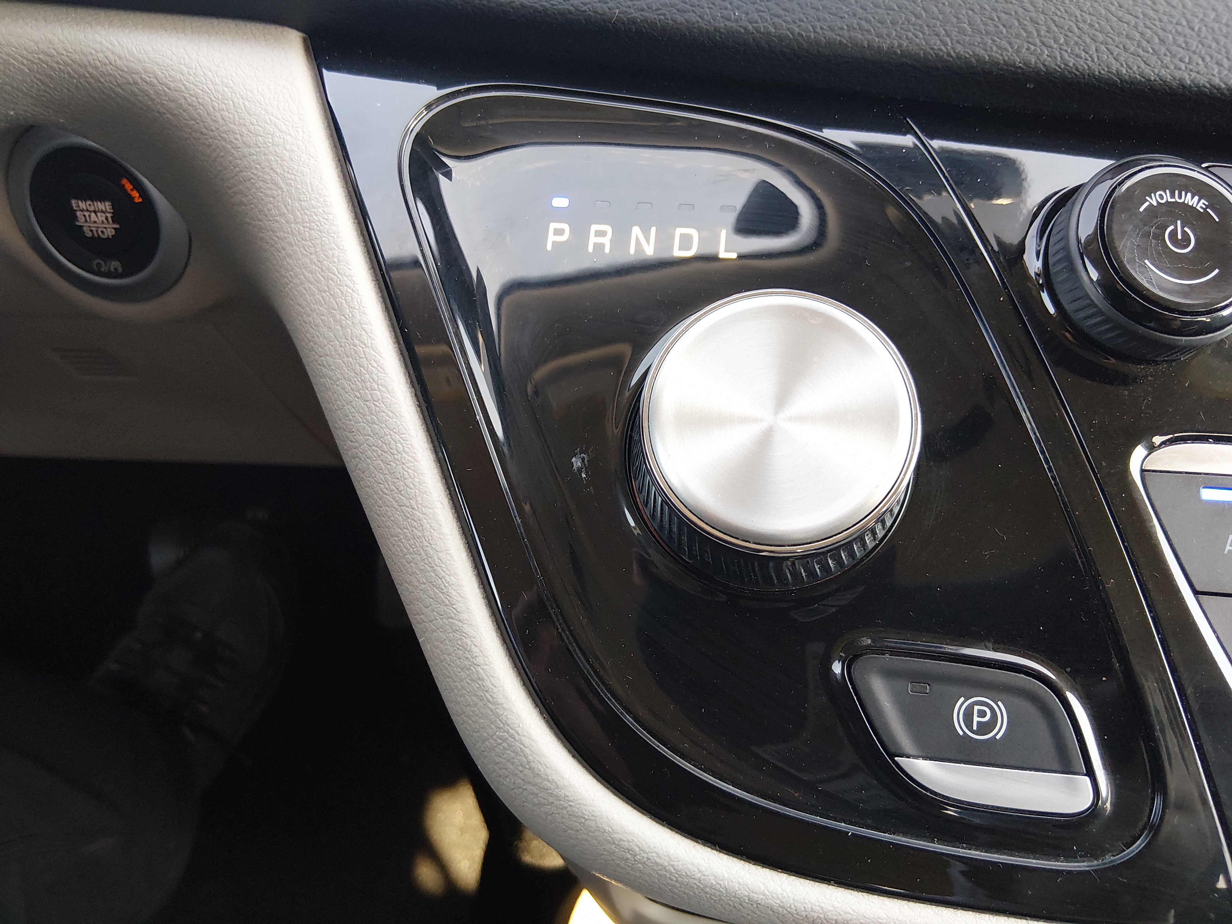 2023 Chrysler Voyager LX - Photo 16