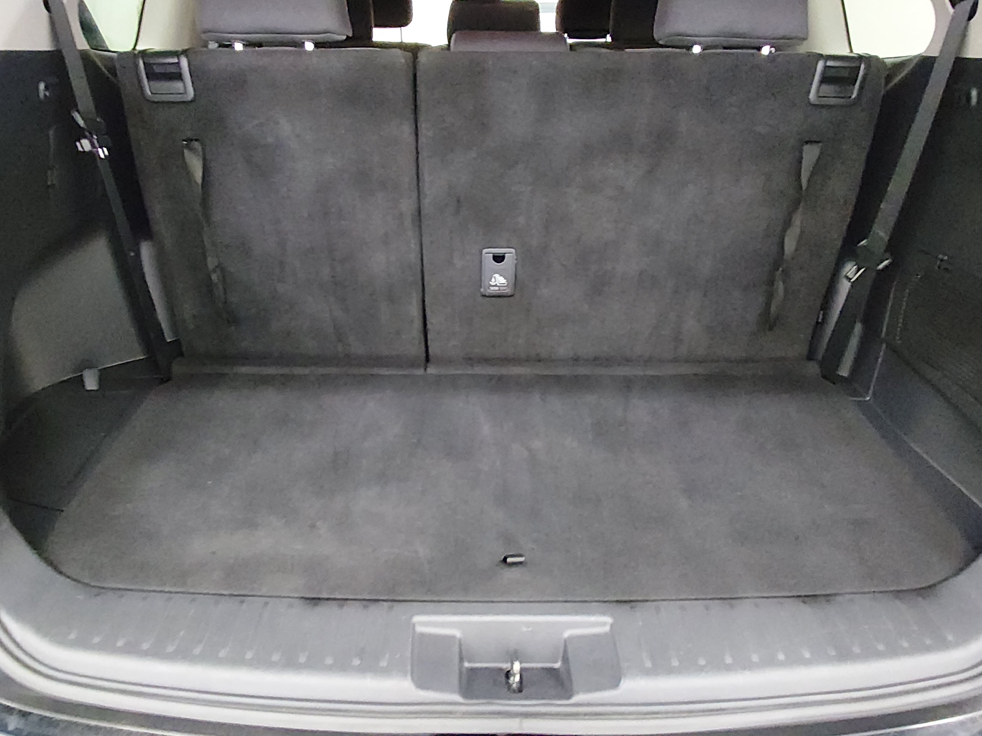 2025 Toyota Highlander LE - Photo 11