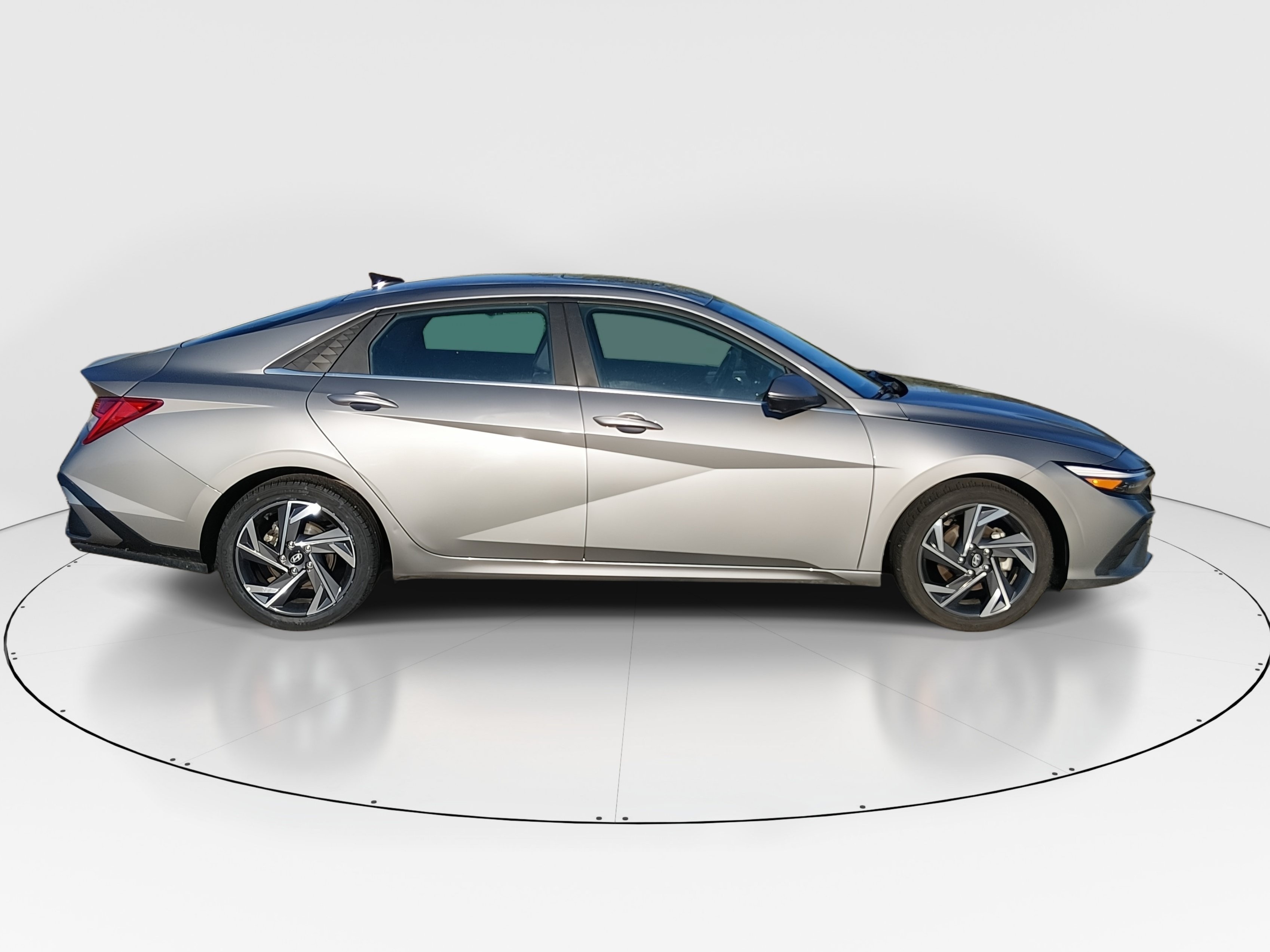 2024 Hyundai Elantra Limited - Photo 8