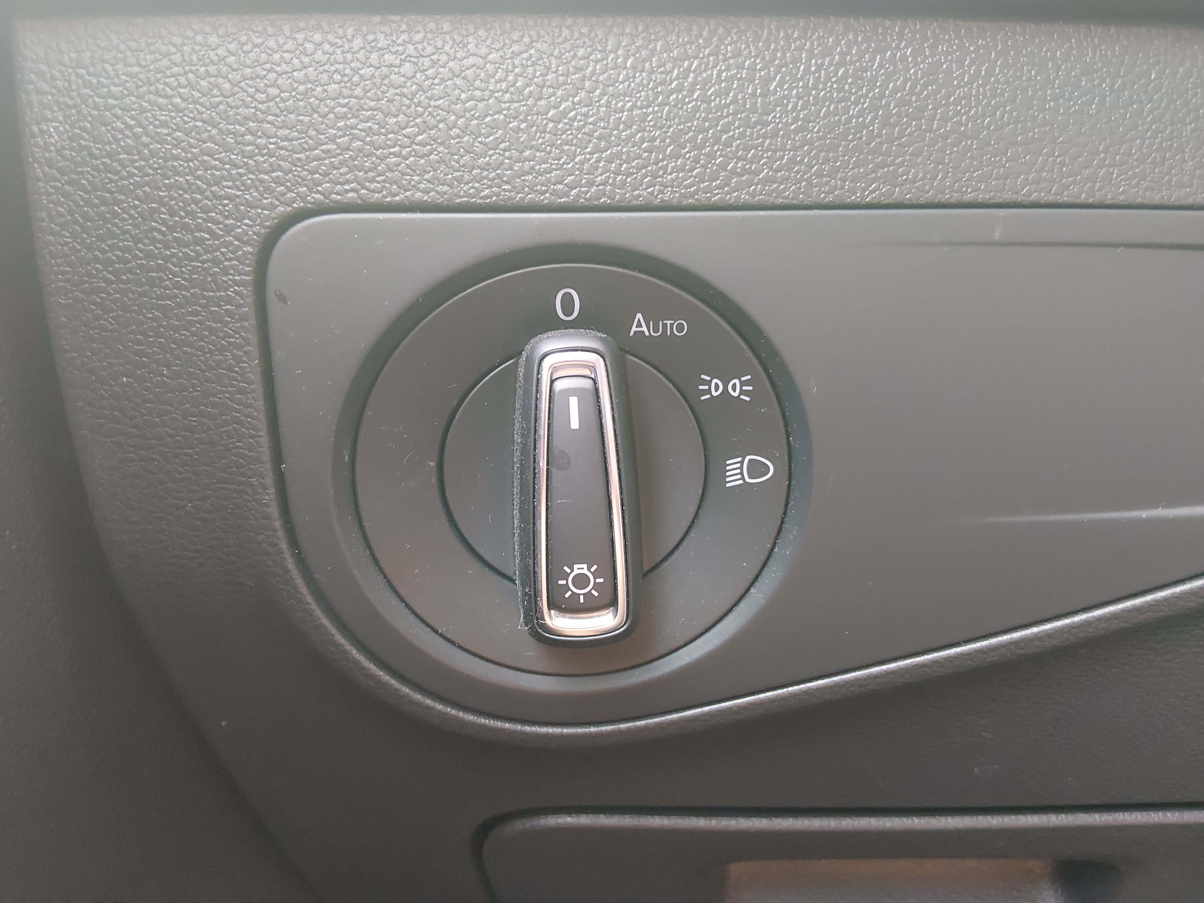 2024 Volkswagen Tiguan SE - Photo 13