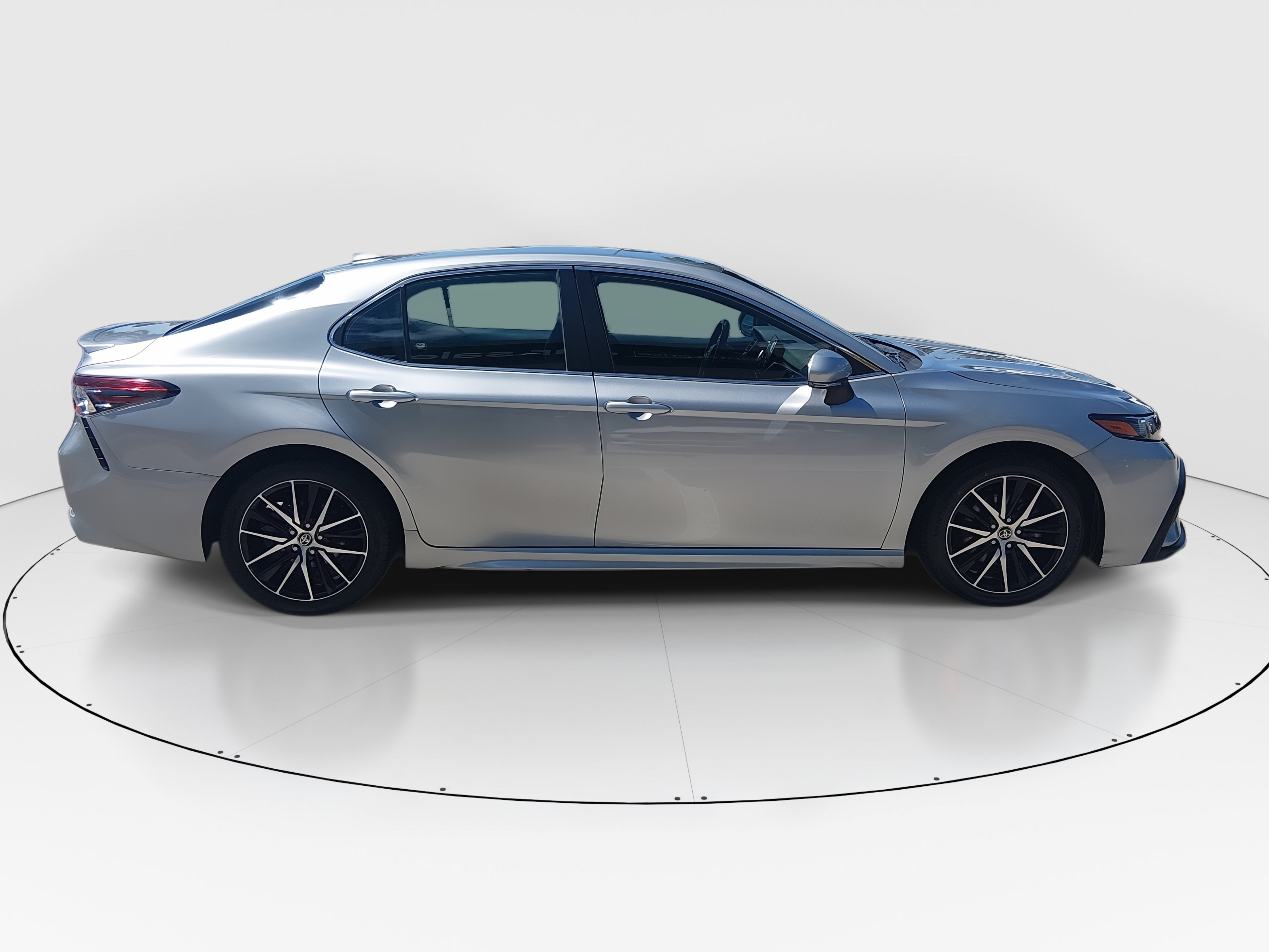 2023 Toyota Camry SE - Photo 8
