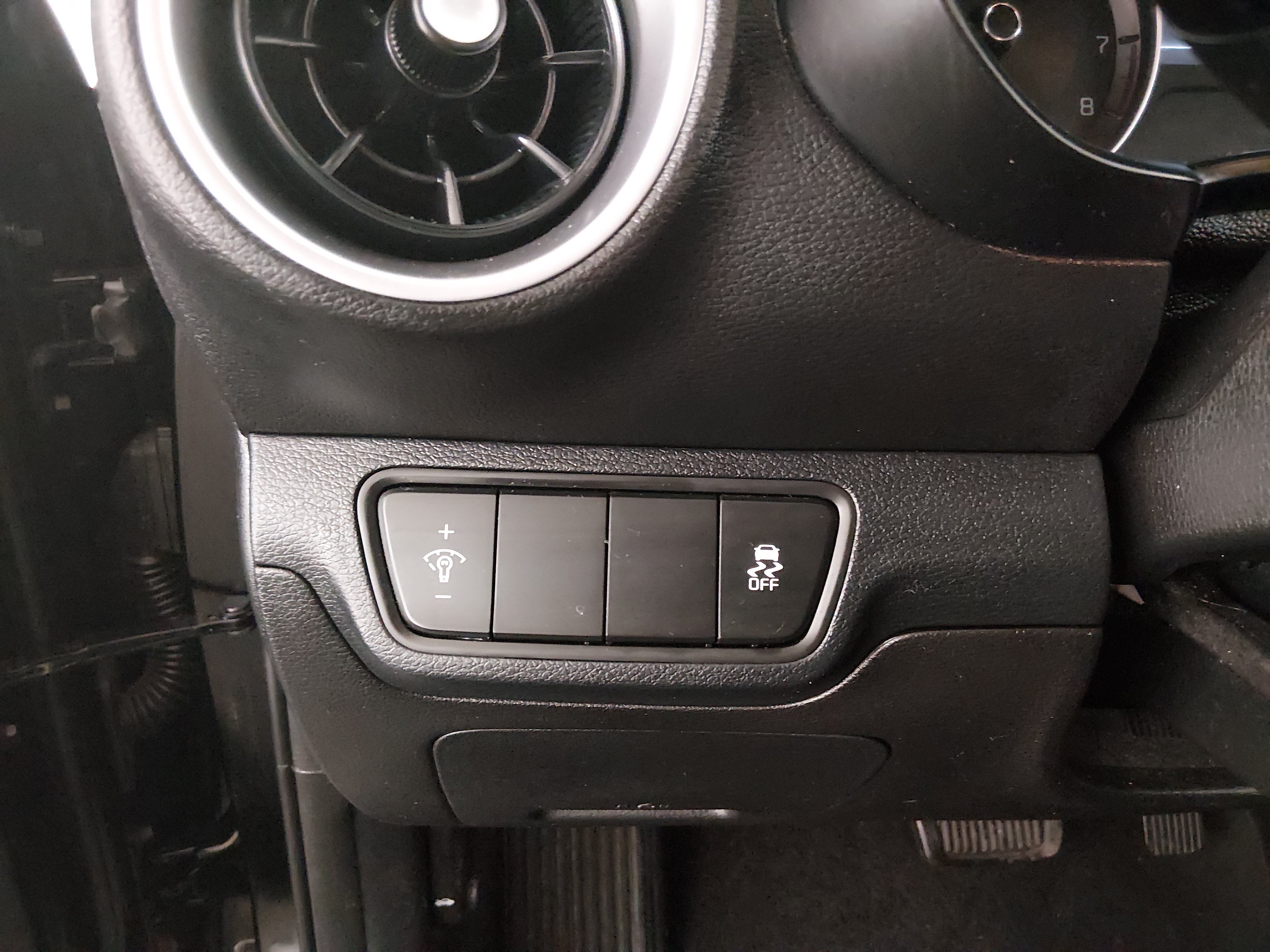 2024 Kia Forte LXS - Photo 13