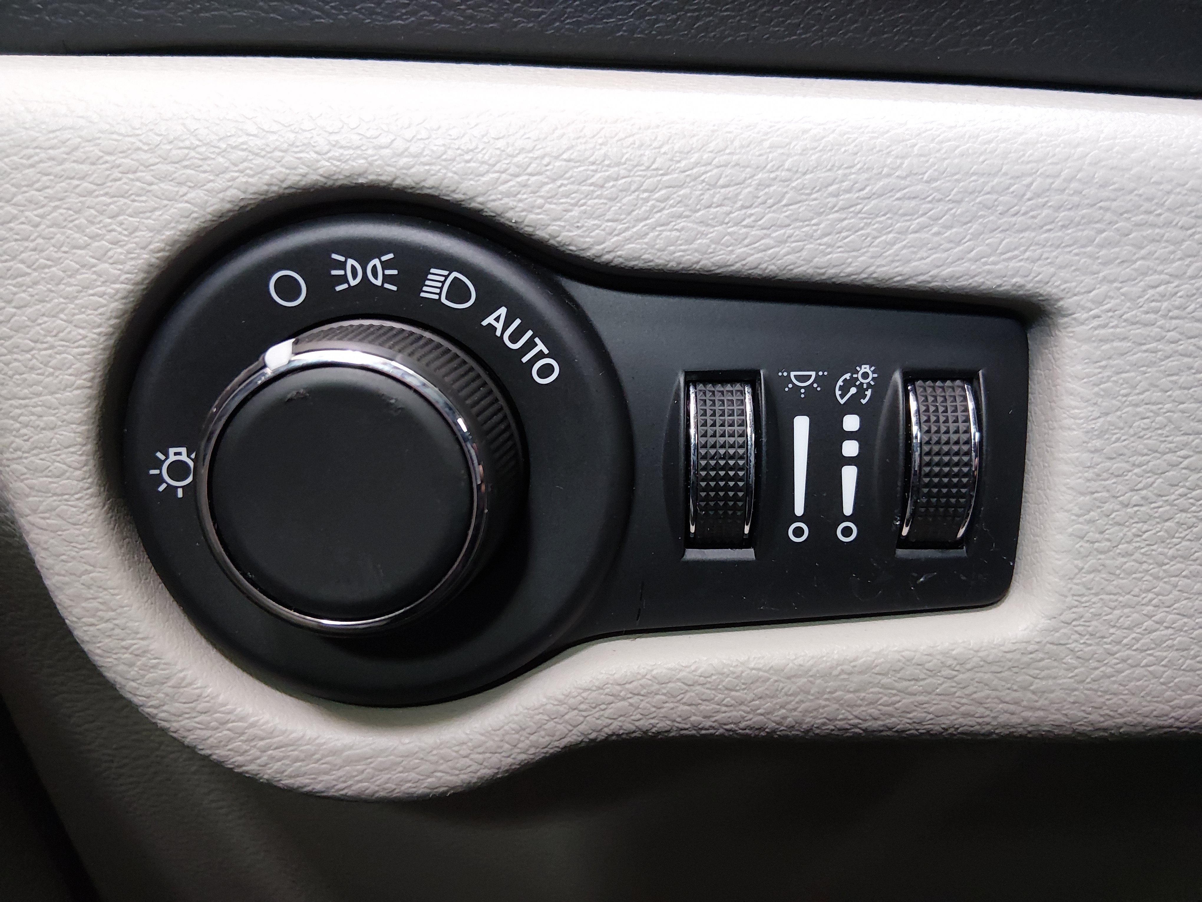 2022 Chrysler Voyager LX - Photo 20