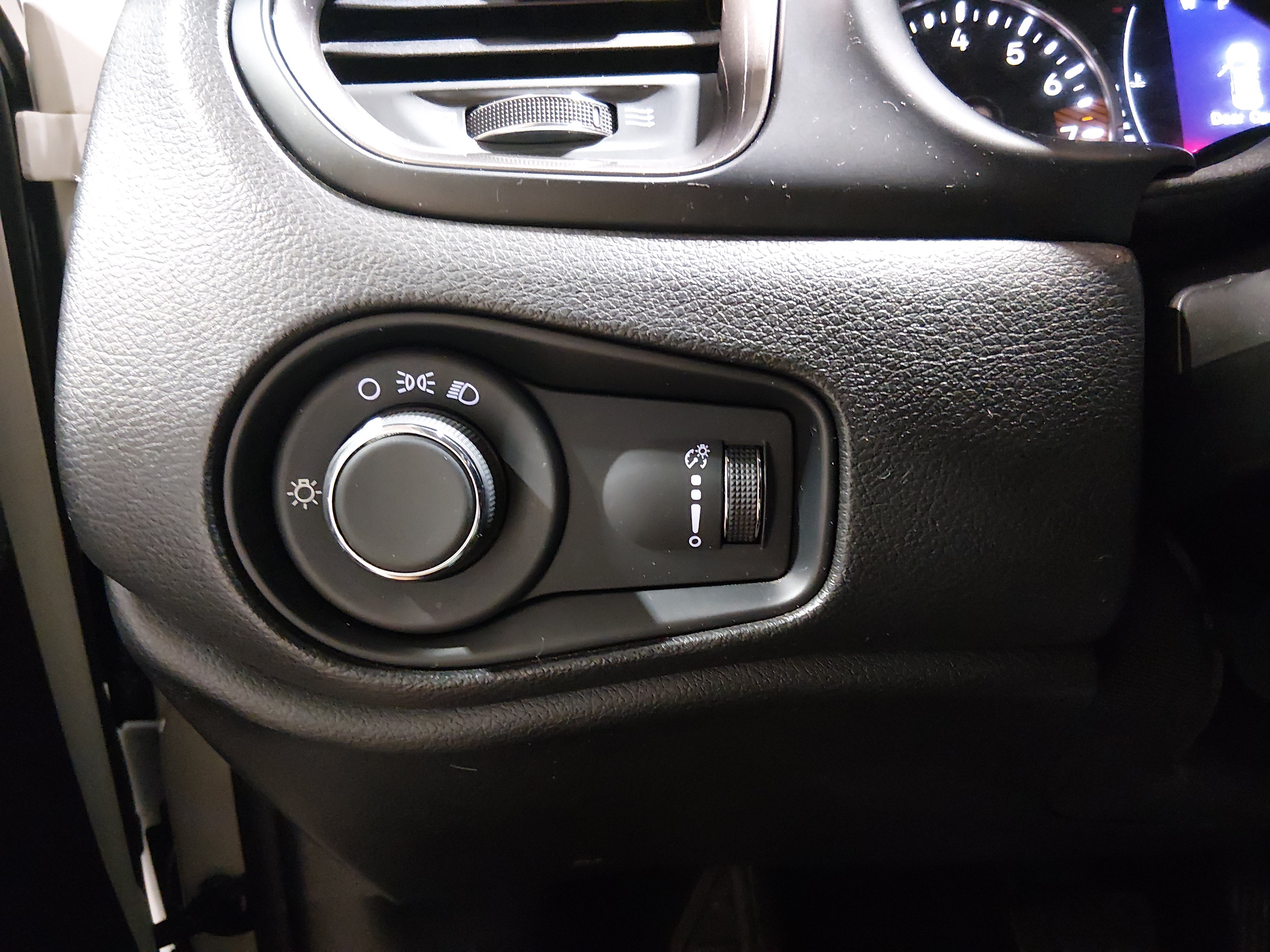 2023 Jeep Renegade Latitude - Photo 13