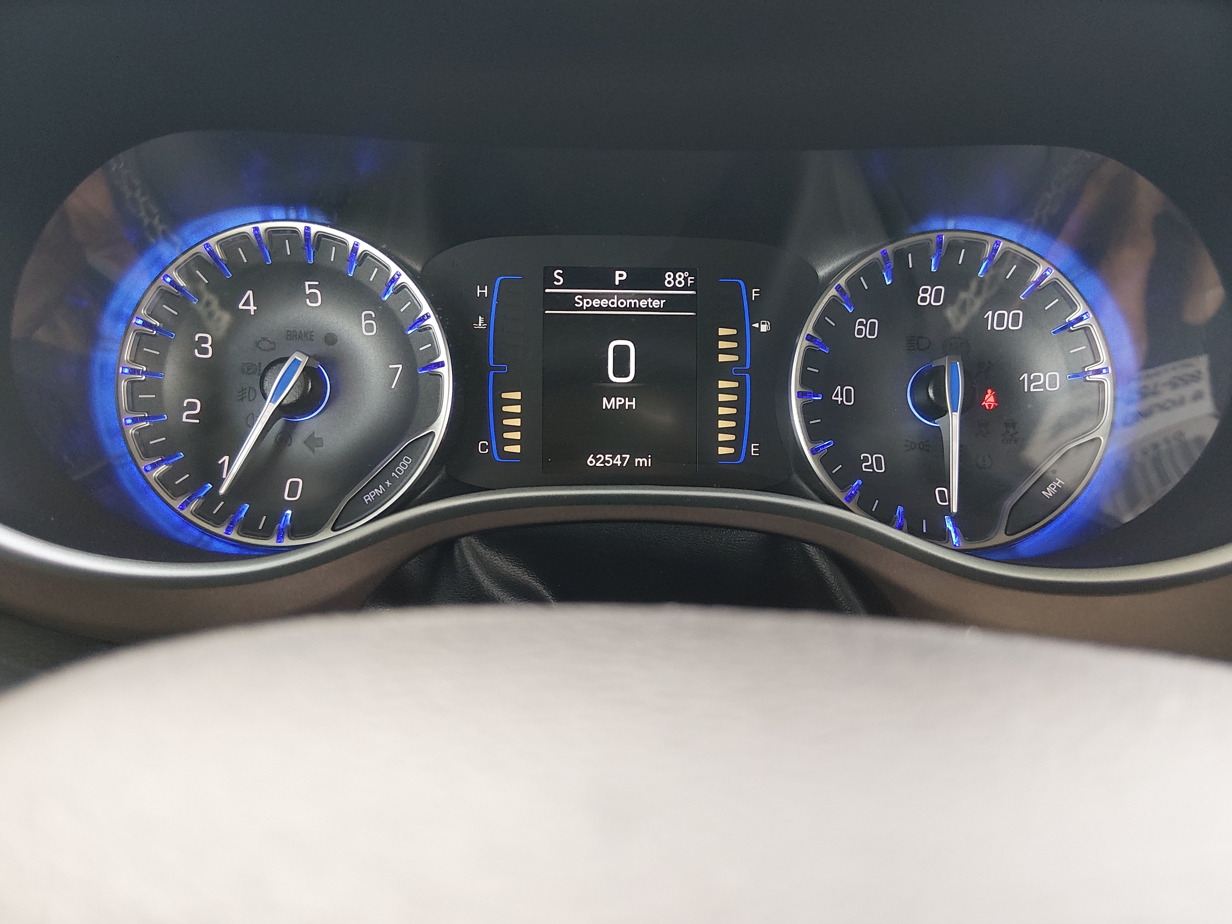 2023 Chrysler Voyager LX - Photo 14
