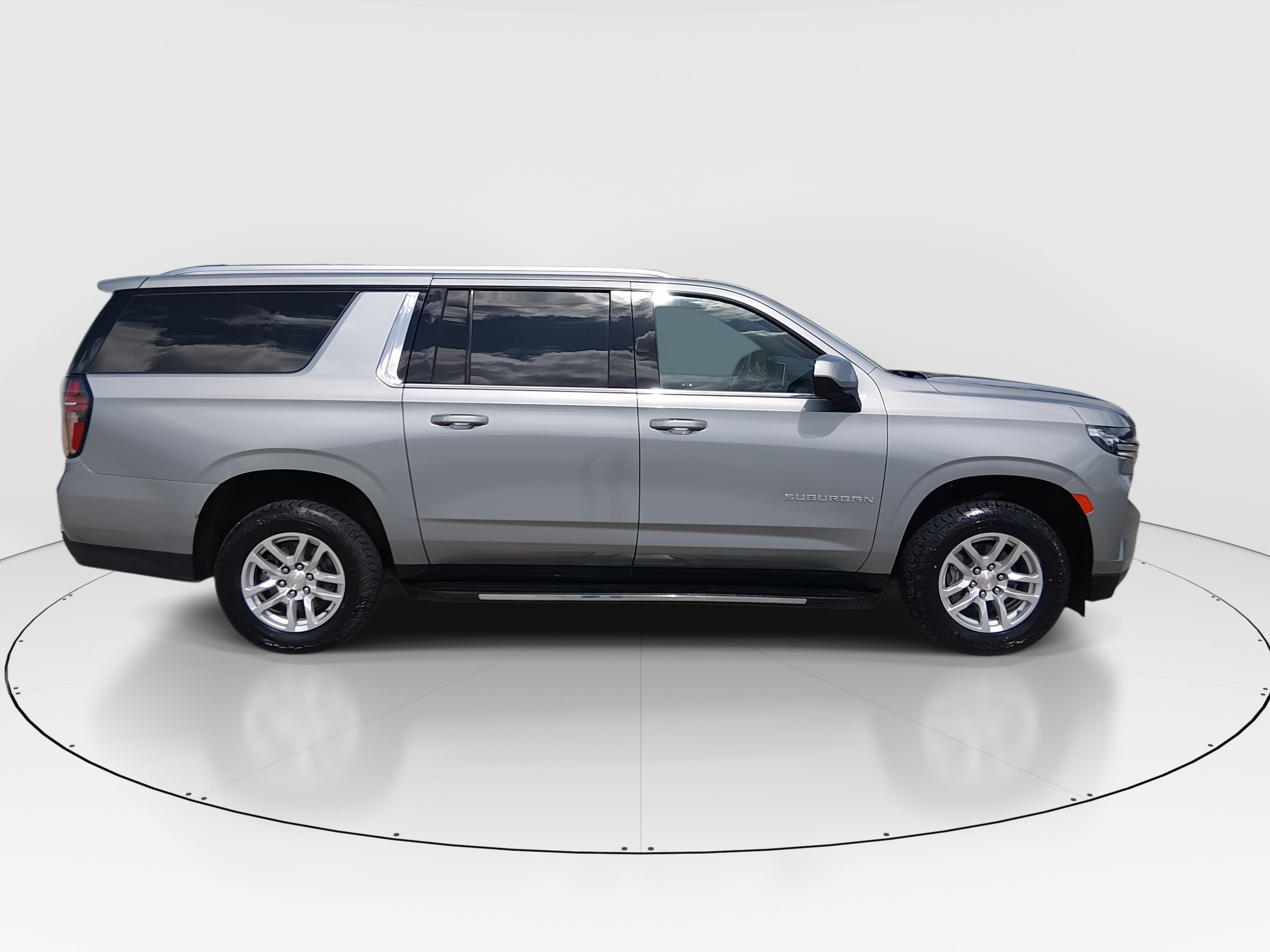 2024 Chevrolet Suburban LT - Photo 8