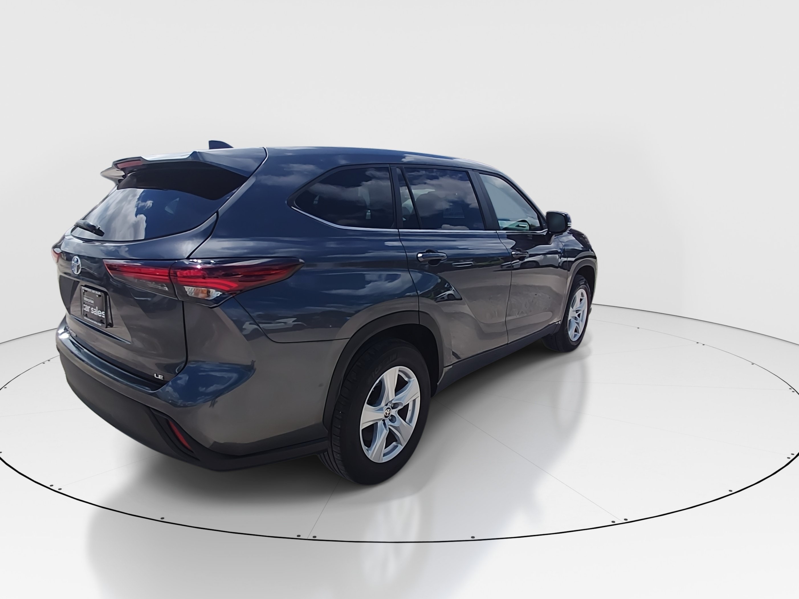 2025 Toyota Highlander LE - Photo 7
