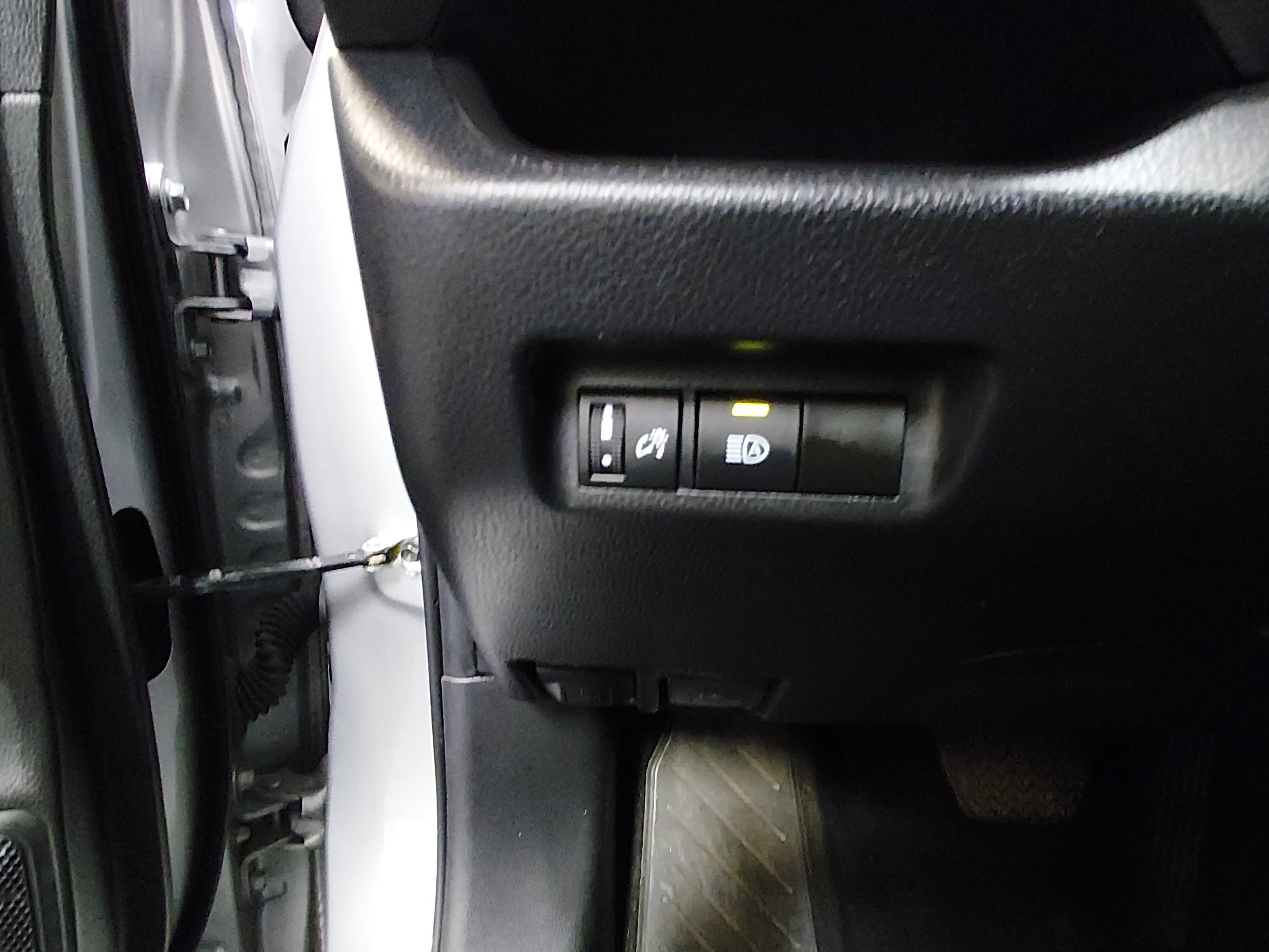 2023 Toyota RAV4 XLE - Photo 13