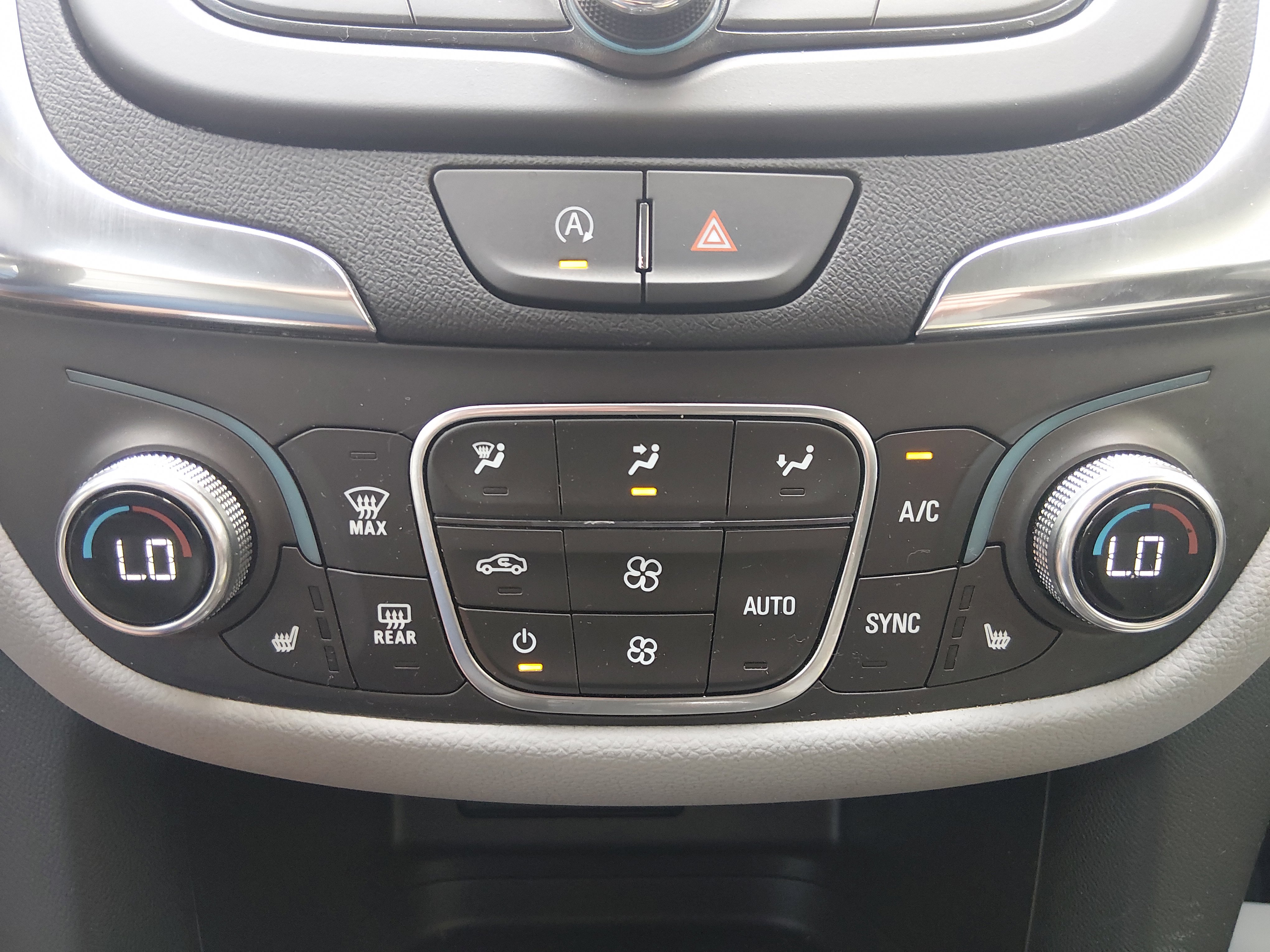2024 Chevrolet Equinox LT - Photo 18