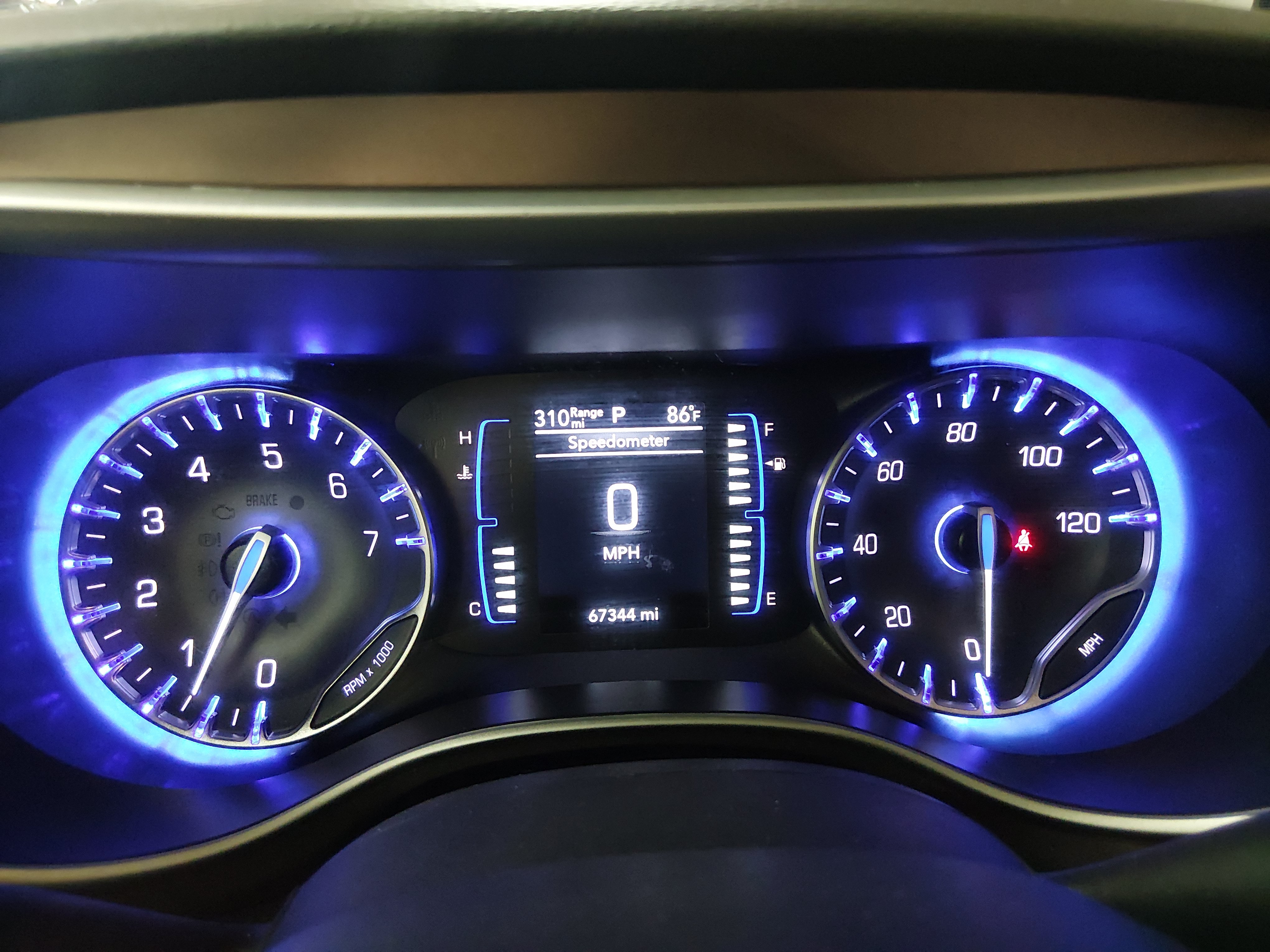2024 Chrysler Voyager LX - Photo 14