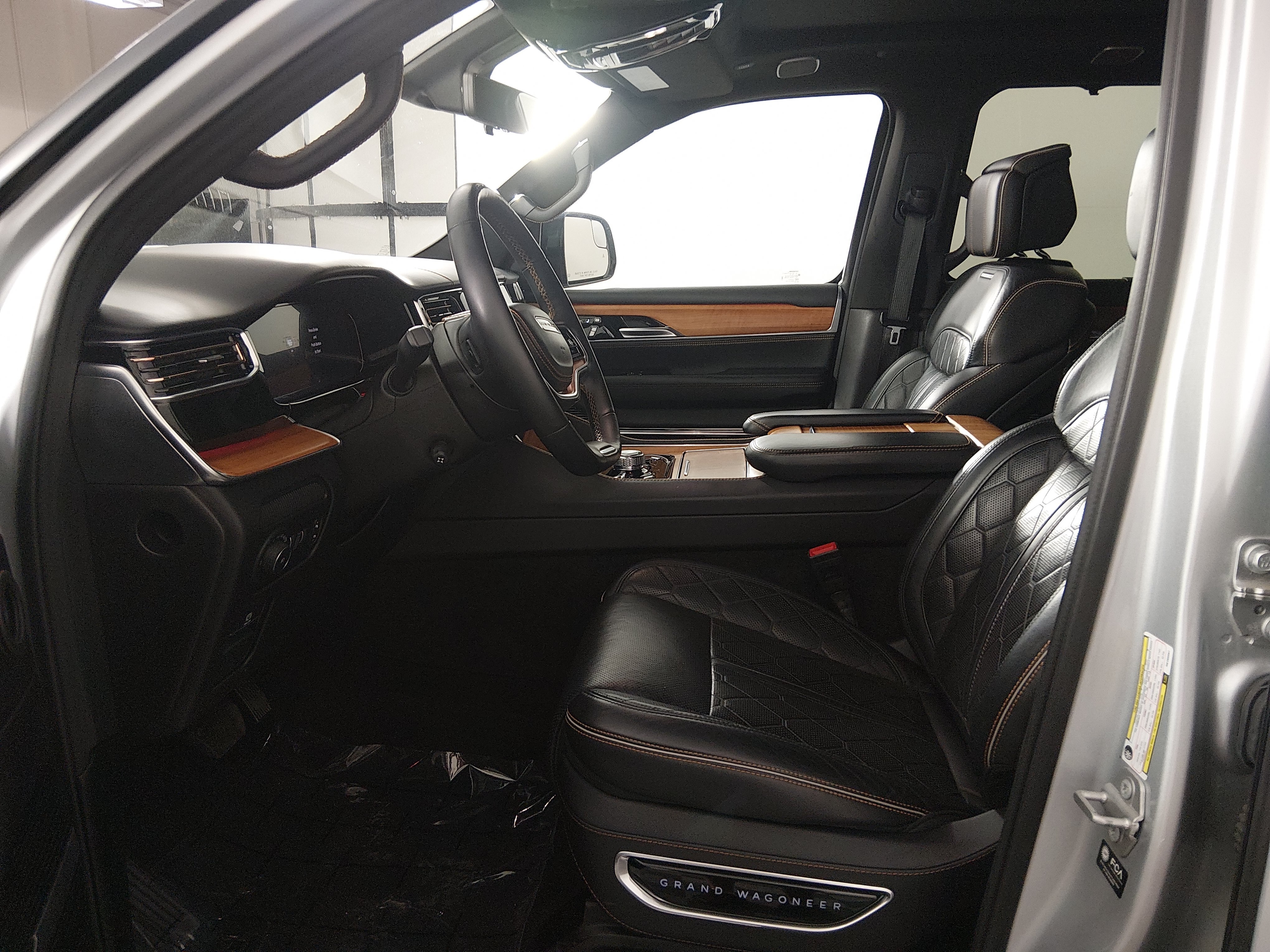2024 Jeep Grand Wagoneer L Series III - Photo 21