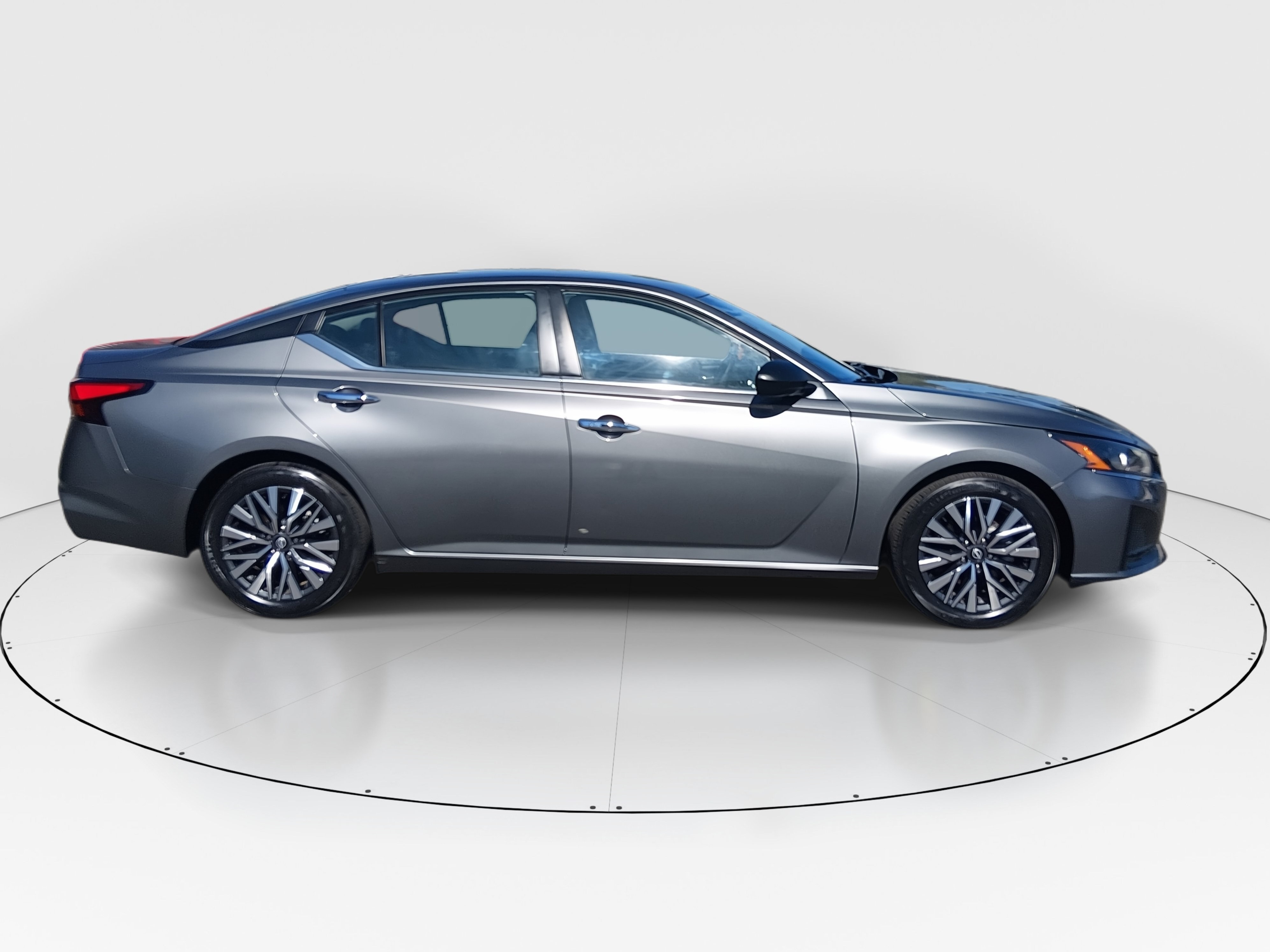 2024 Nissan Altima SV - Photo 8
