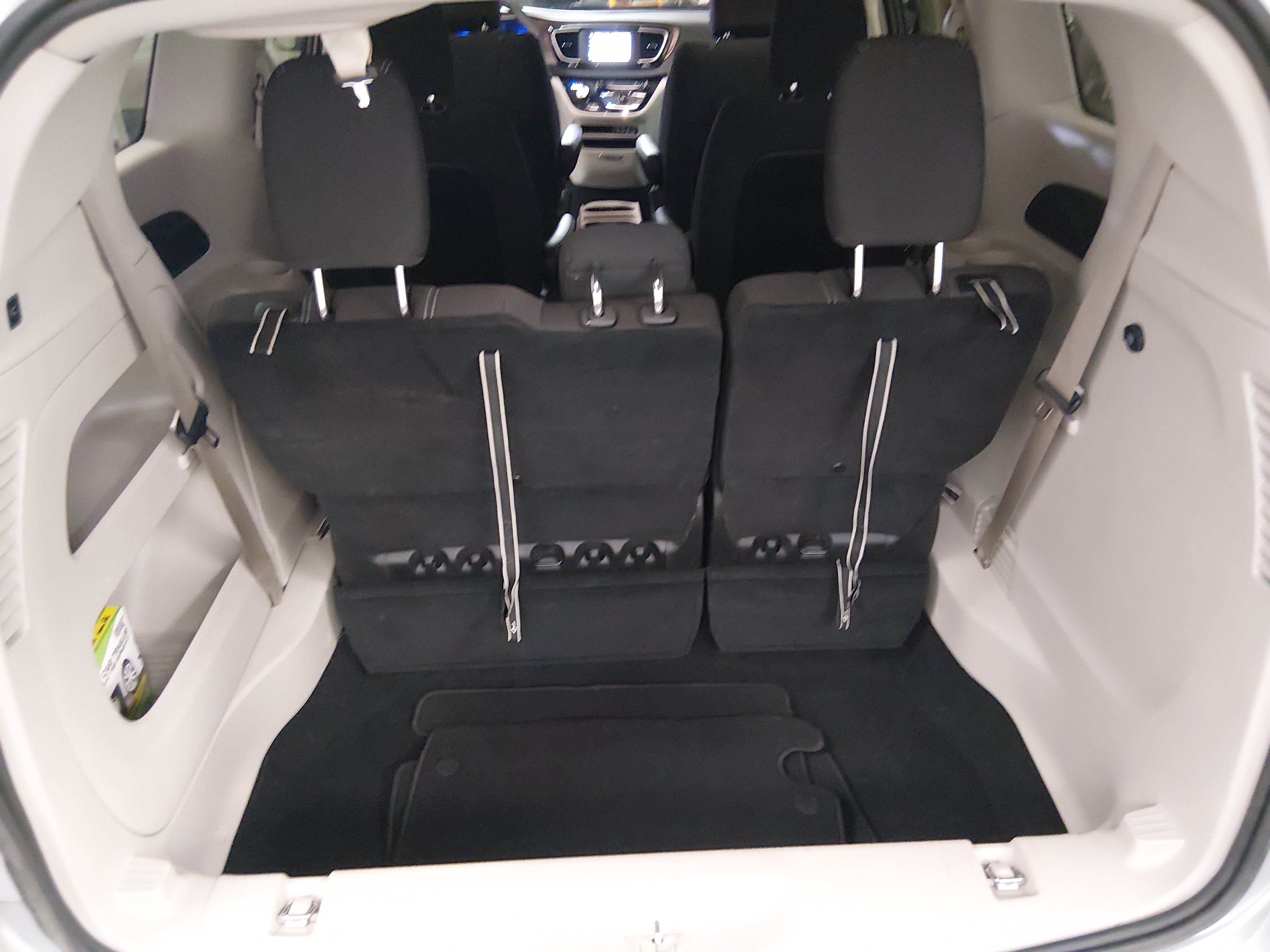2024 Chrysler Voyager LX - Photo 11