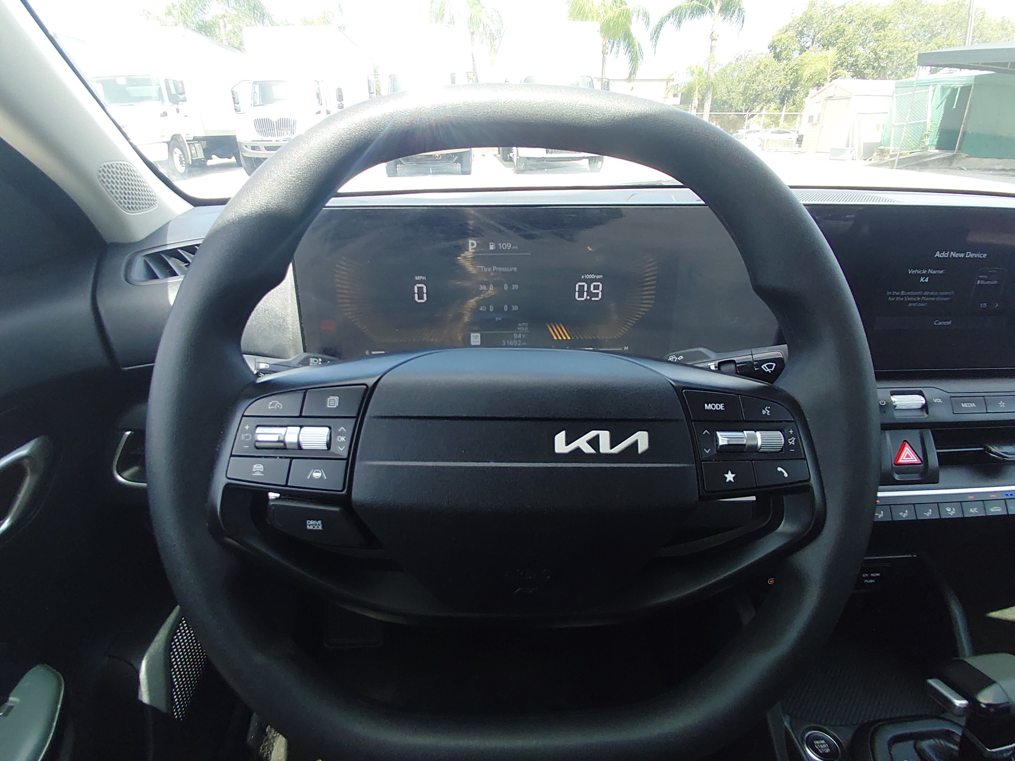 2025 Kia K4 LXS - Photo 12