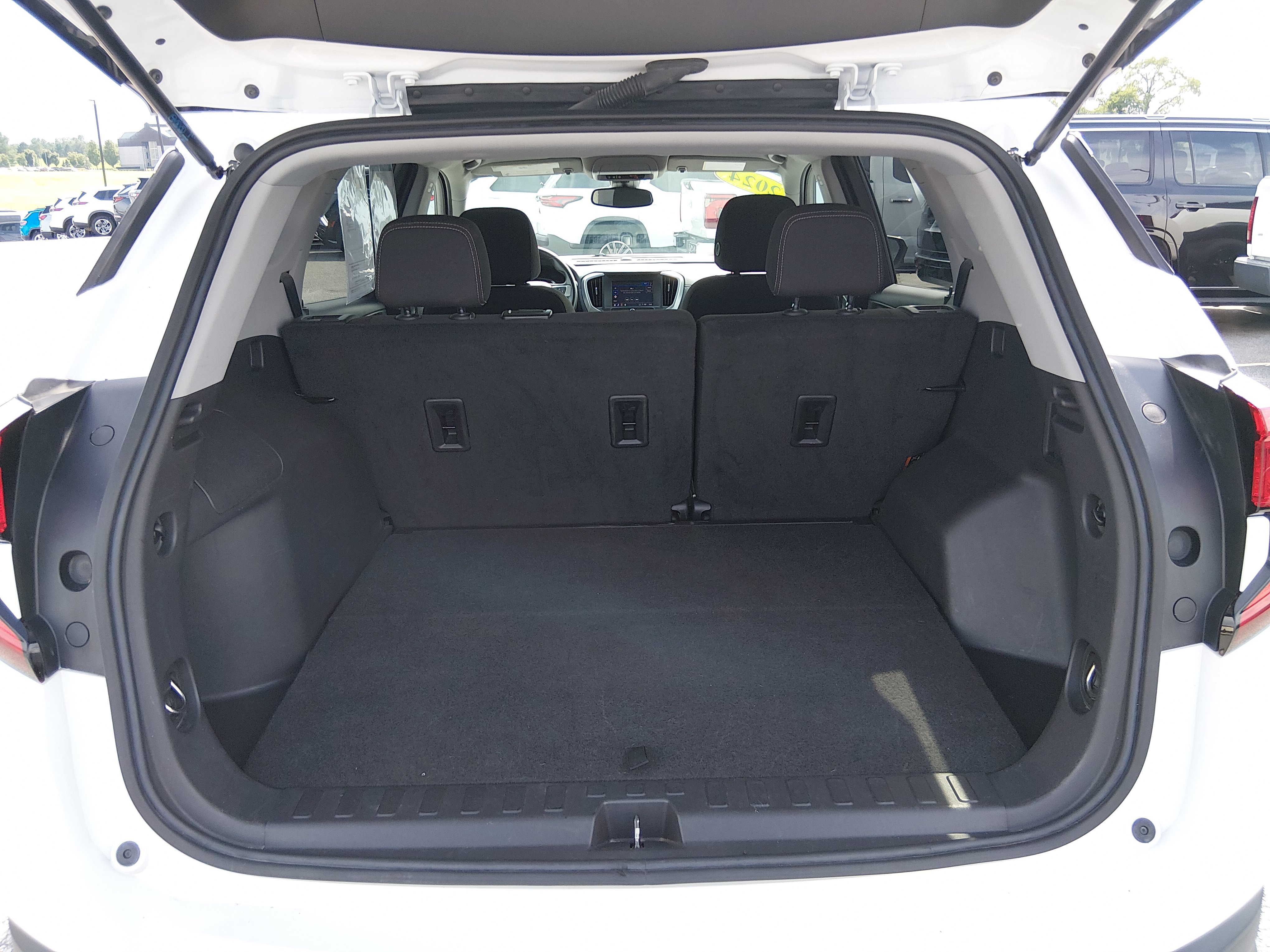 2024 GMC Terrain SLE - Photo 11