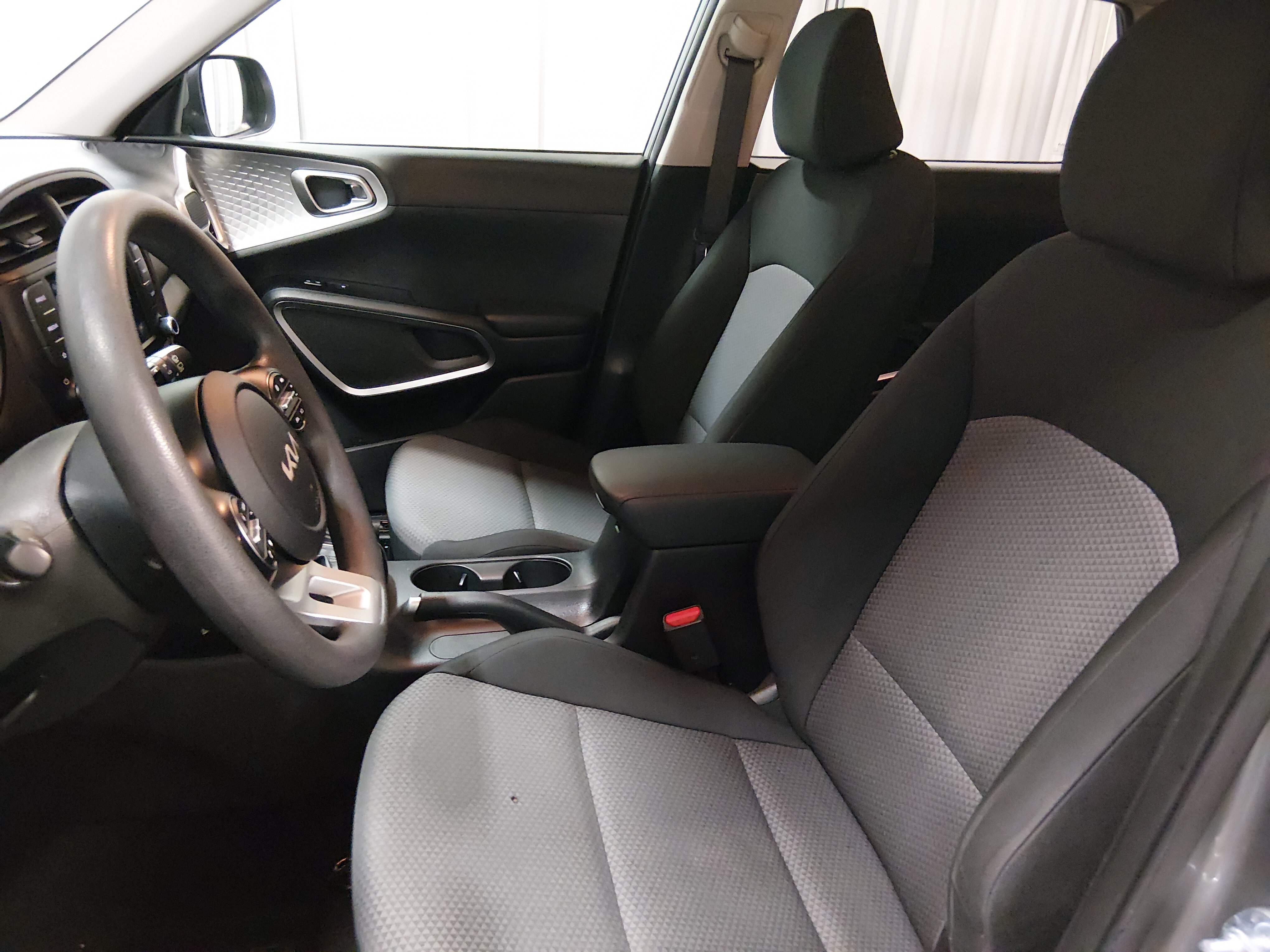 2024 Kia Soul LX - Photo 23