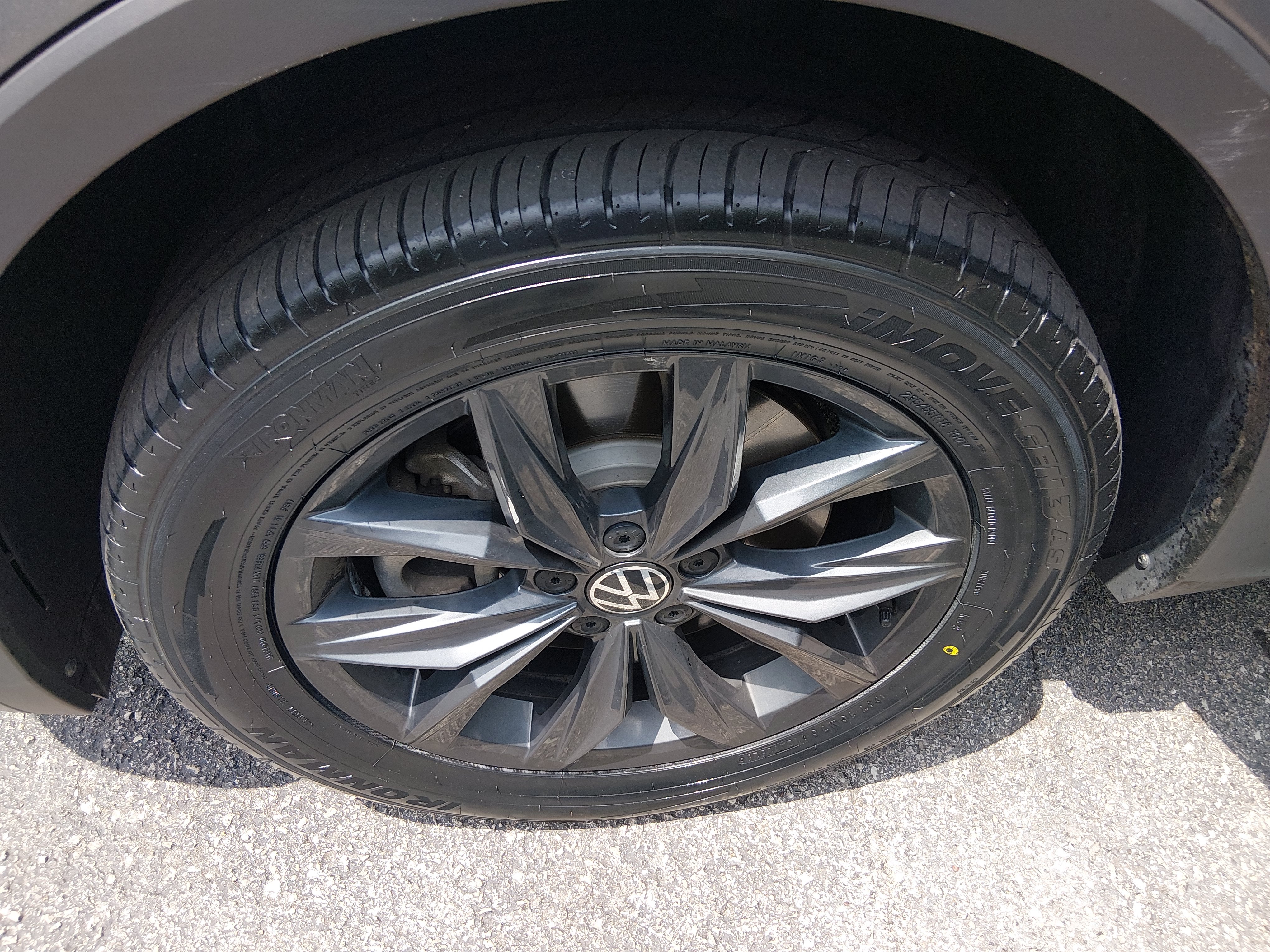 2024 Volkswagen Tiguan SE - Photo 10