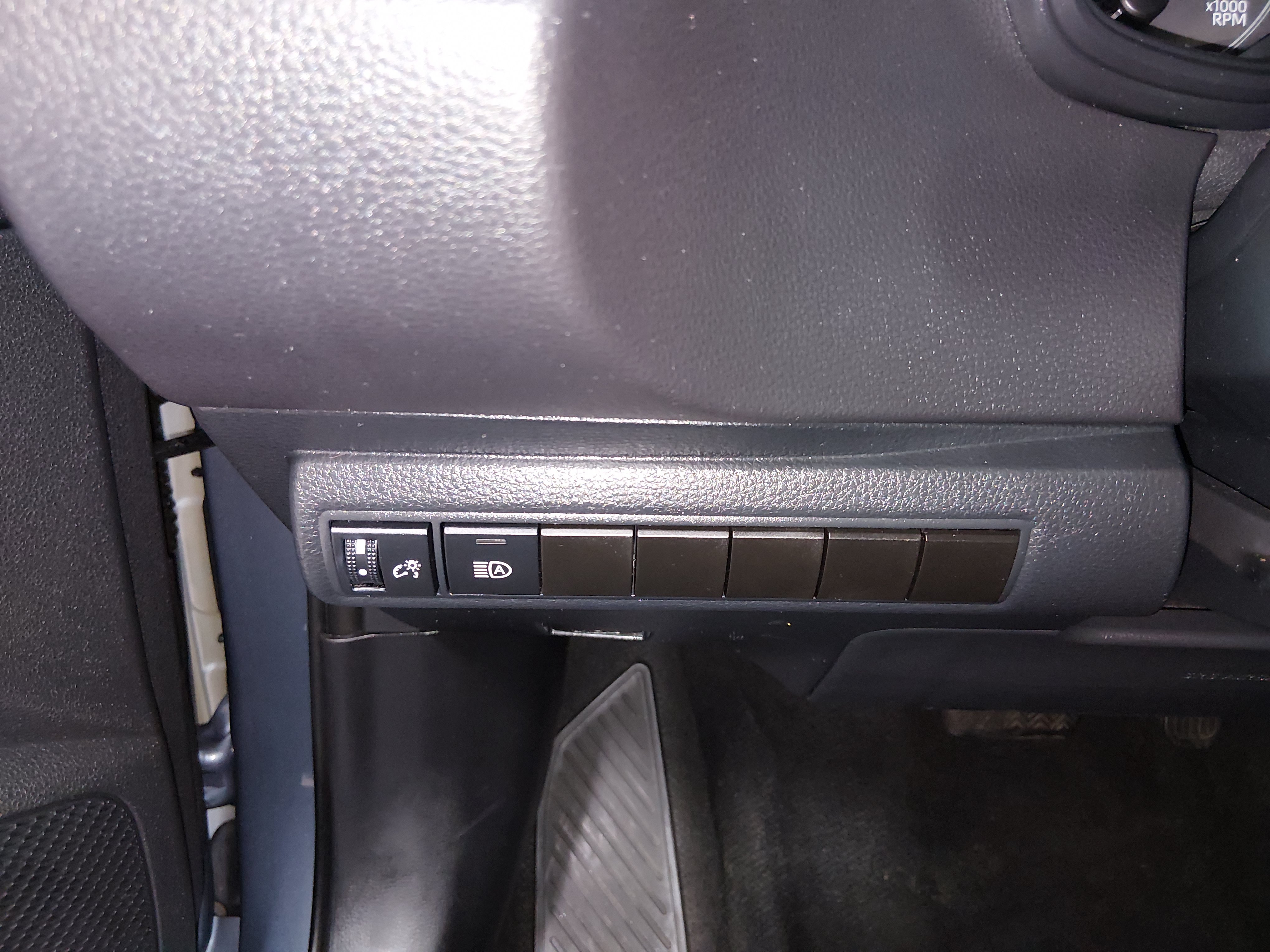 2024 Toyota Corolla LE - Photo 13