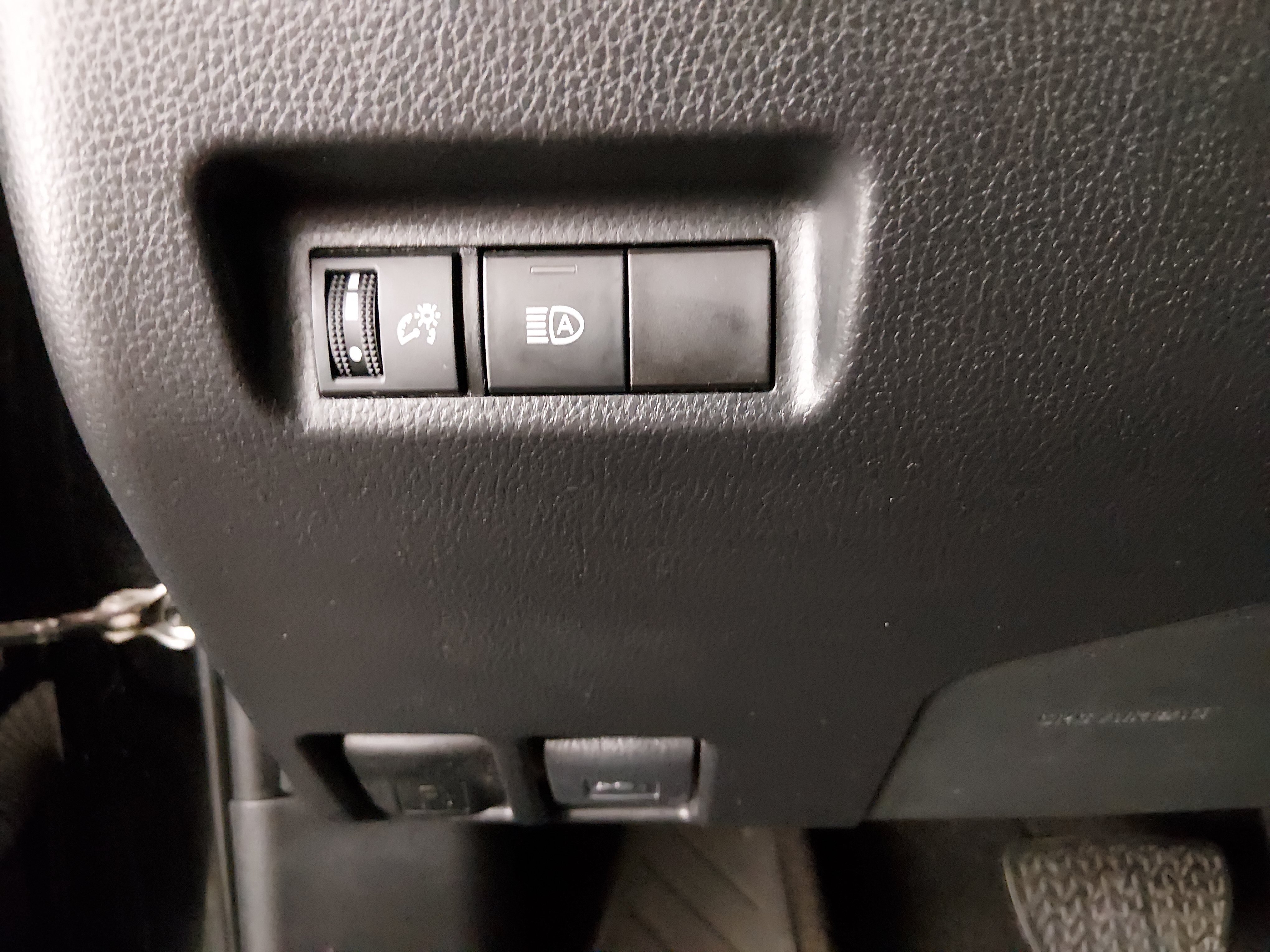 2023 Toyota RAV4 XLE - Photo 13