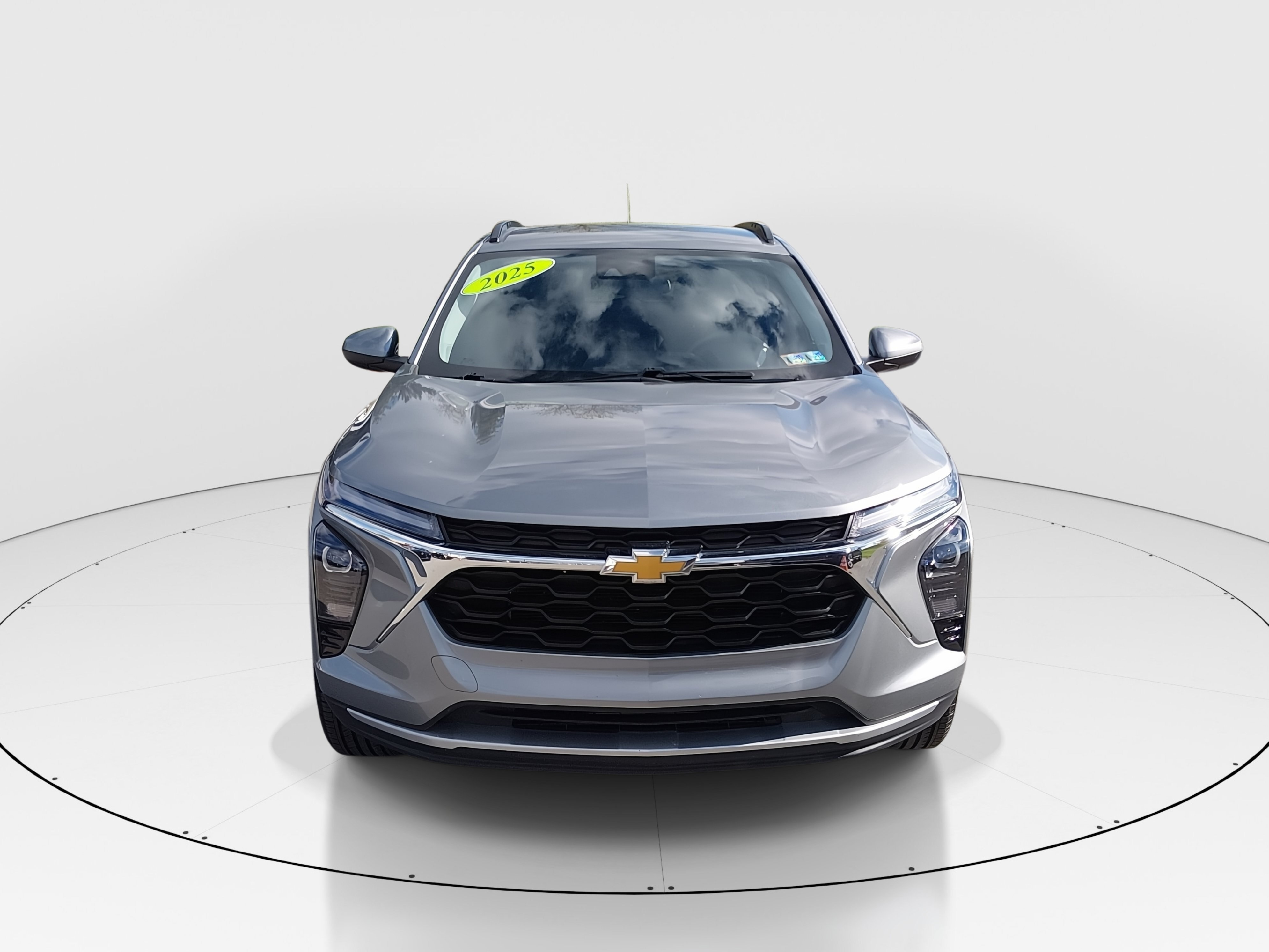 2025 Chevrolet Trax LT - Photo 2