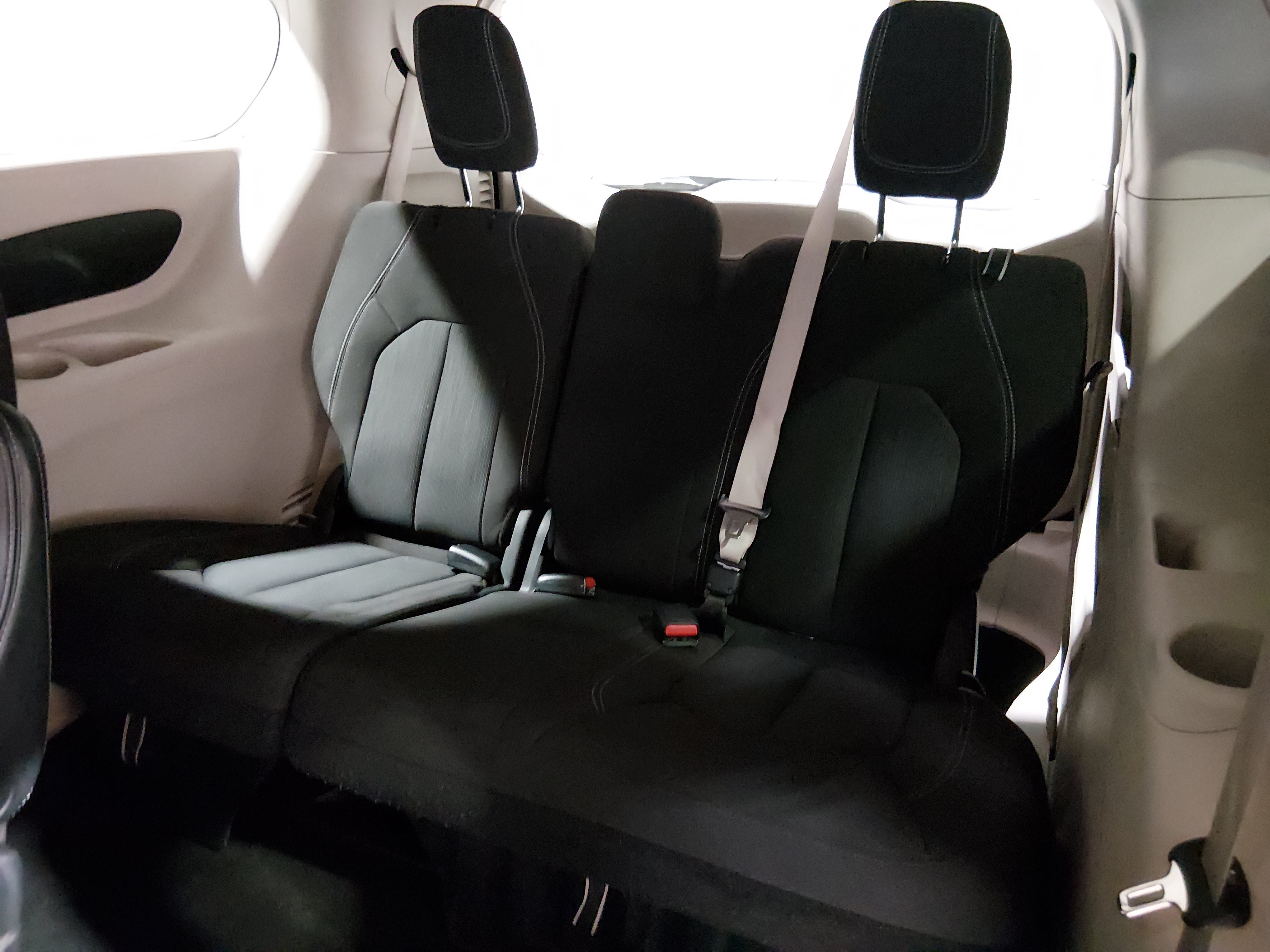 2023 Chrysler Voyager LX - Photo 17
