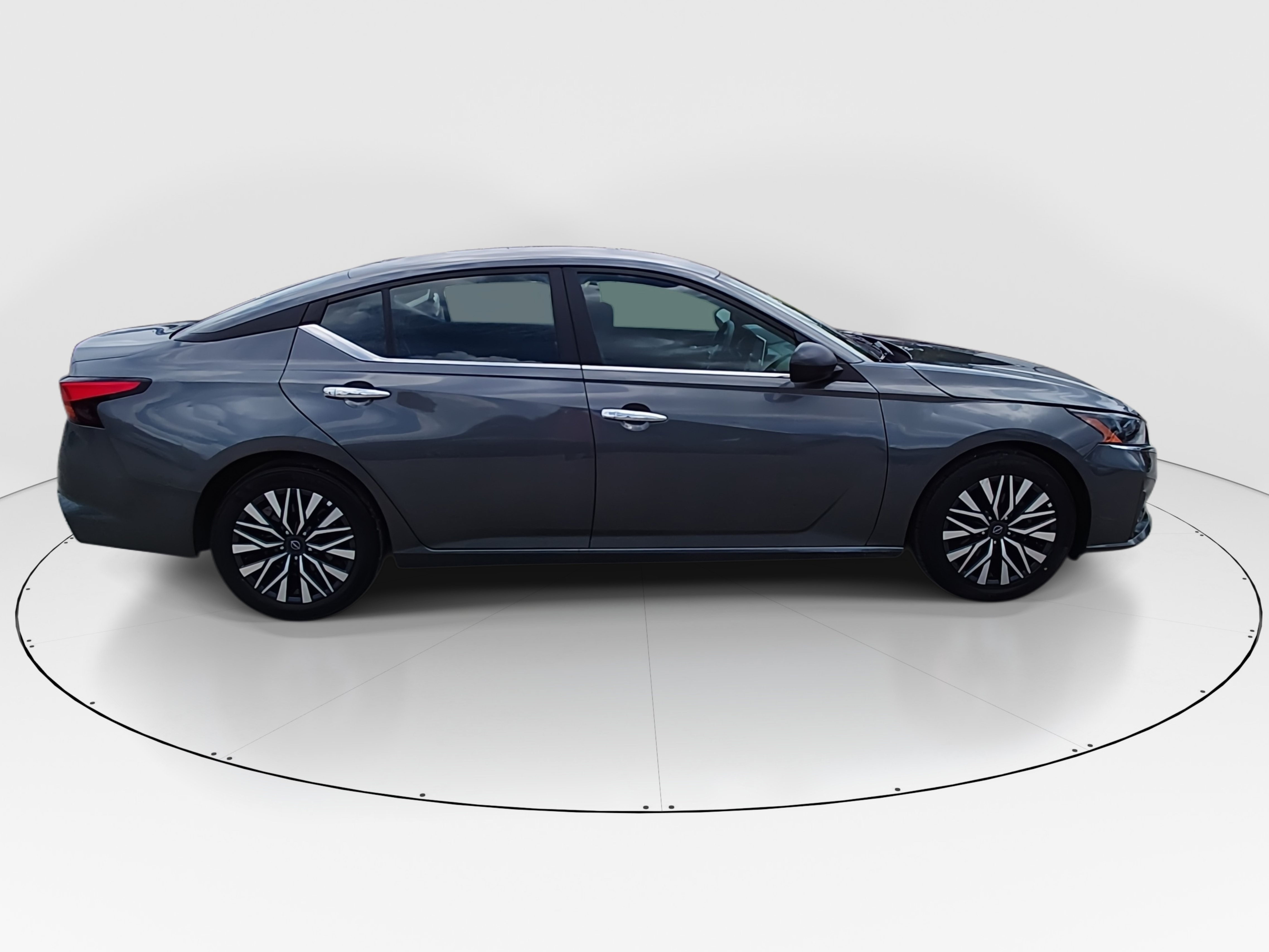 2025 Nissan Altima SV - Photo 8