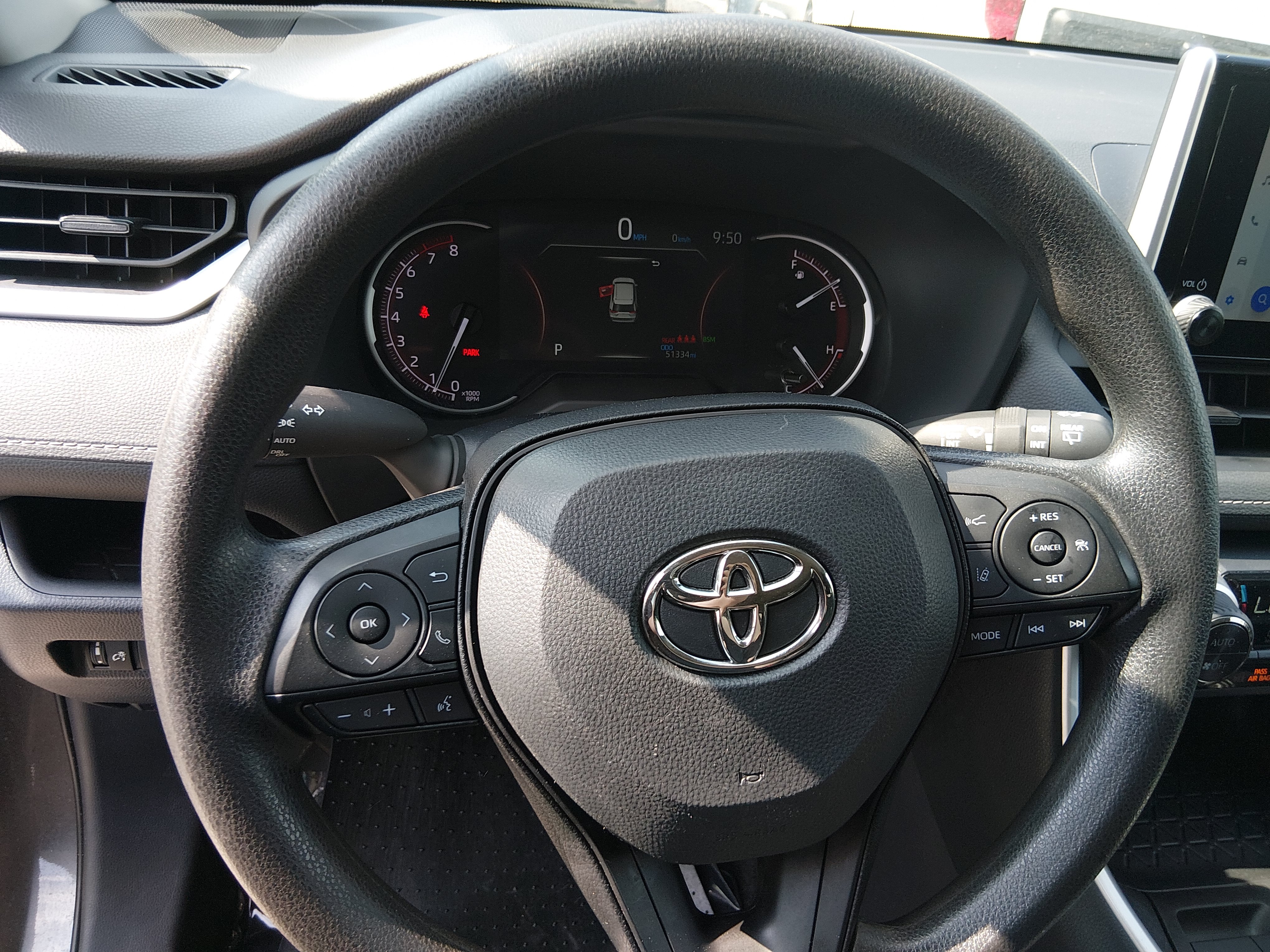 2024 Toyota RAV4 XLE - Photo 12