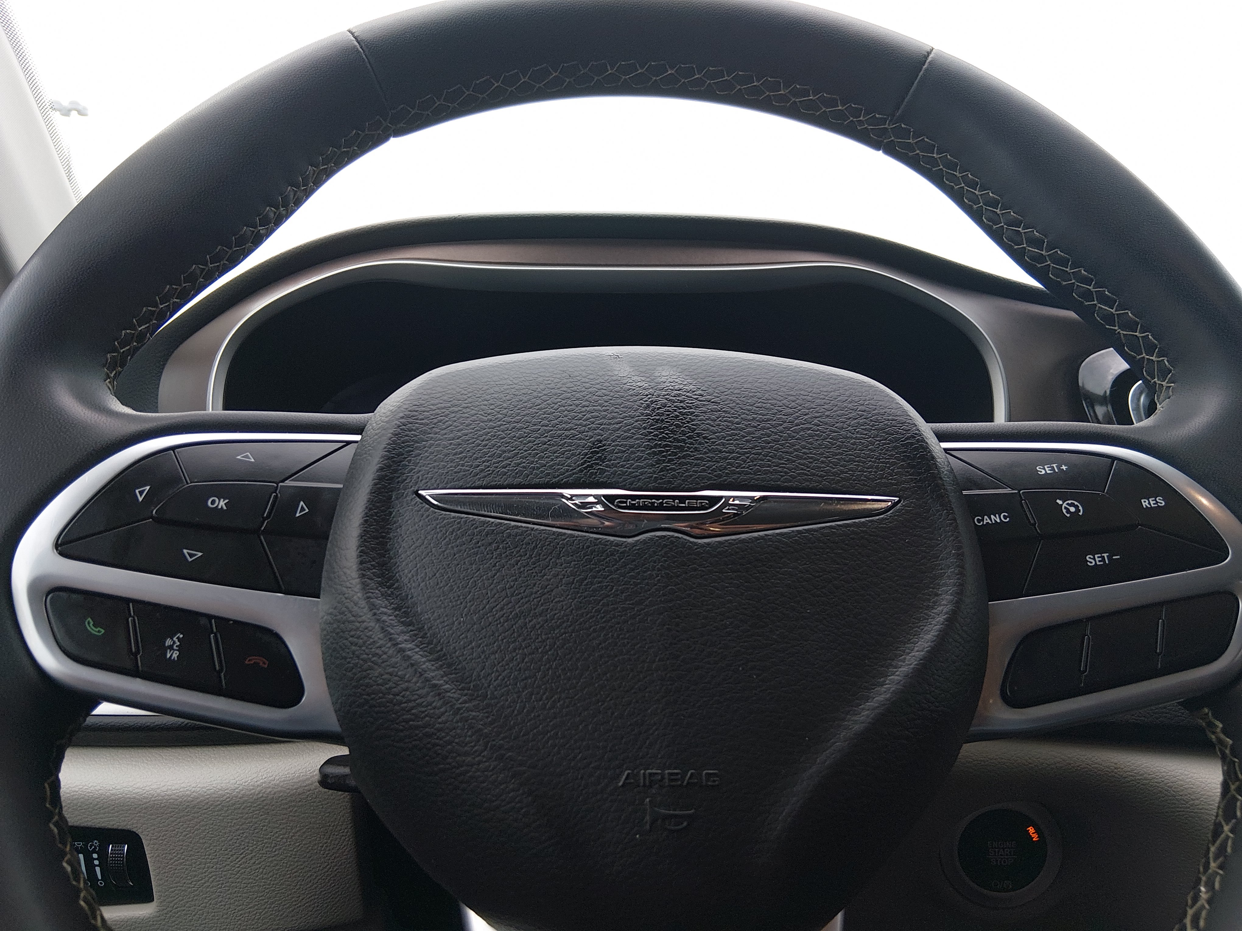 2023 Chrysler Voyager LX - Photo 12