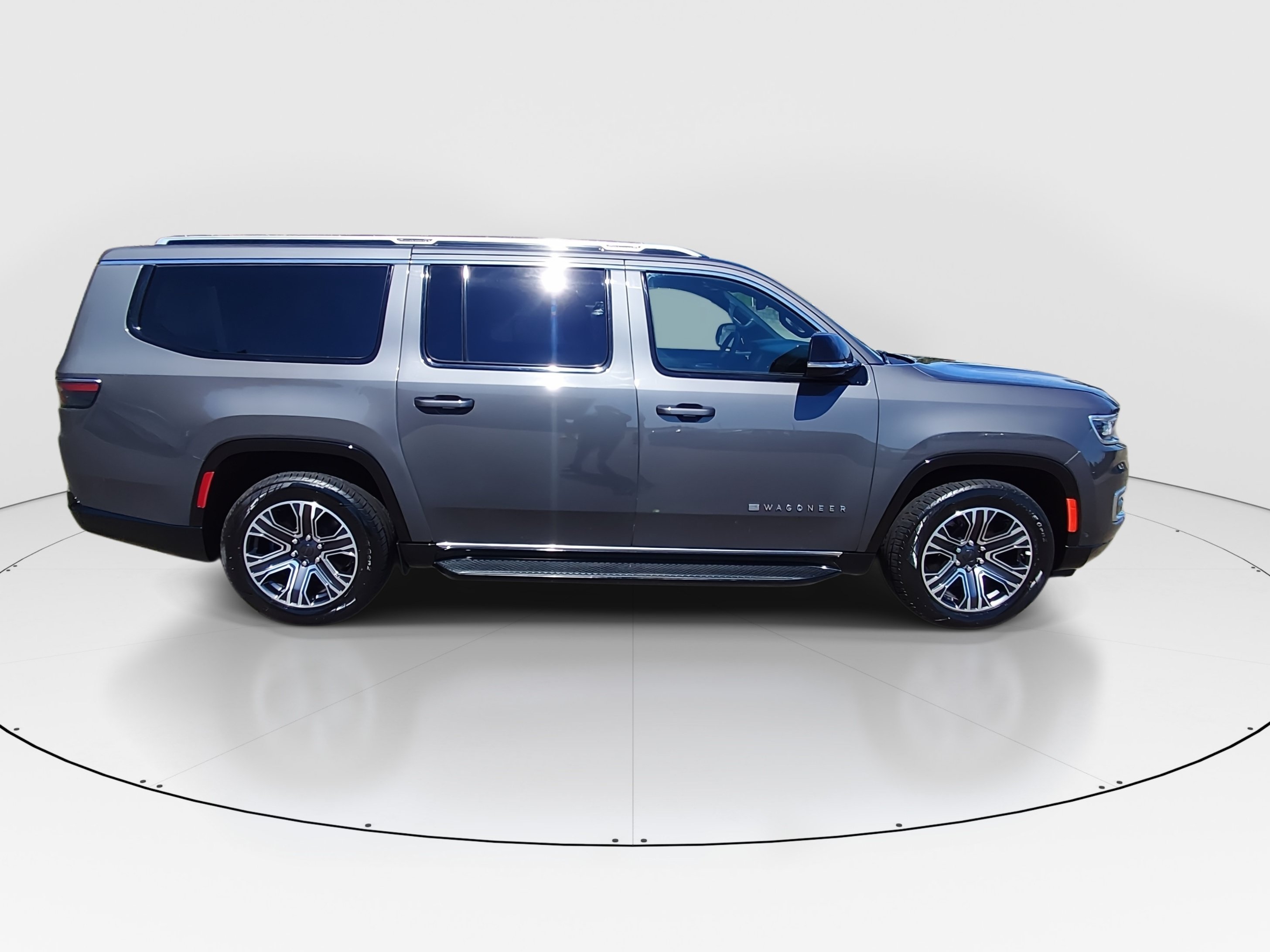 2023 Jeep Wagoneer L Series II - Photo 8