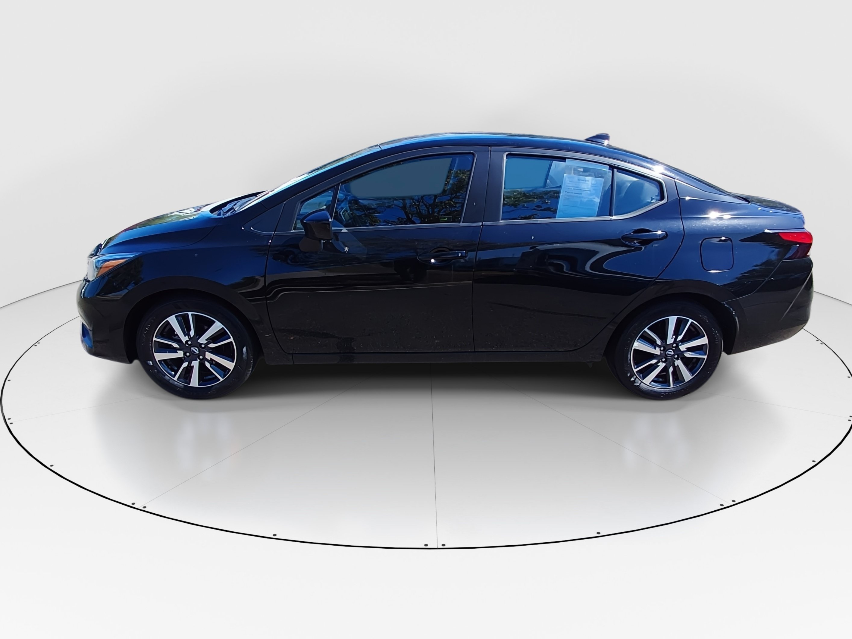 2025 Nissan Versa Sedan SV - Photo 4