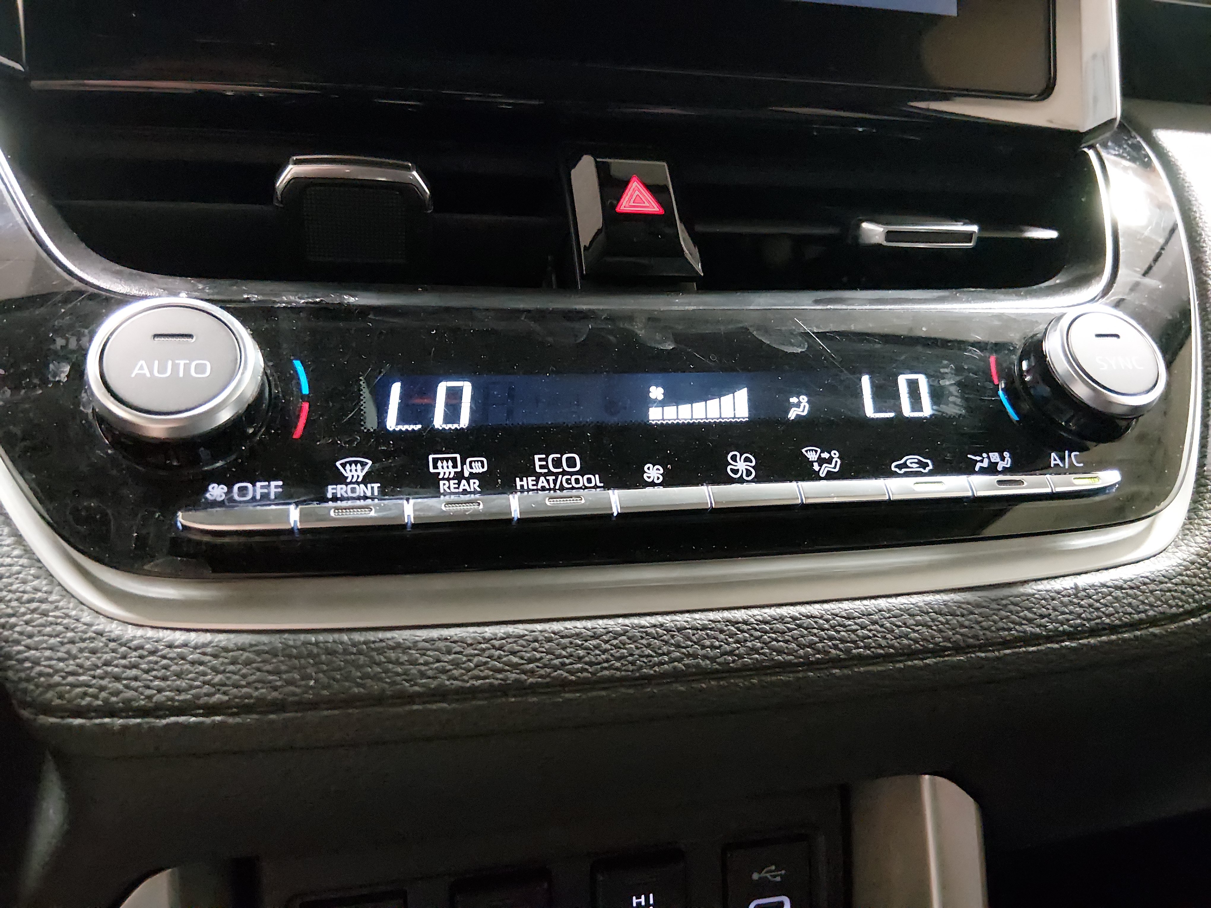 2024 Toyota Corolla Cross XLE - Photo 18