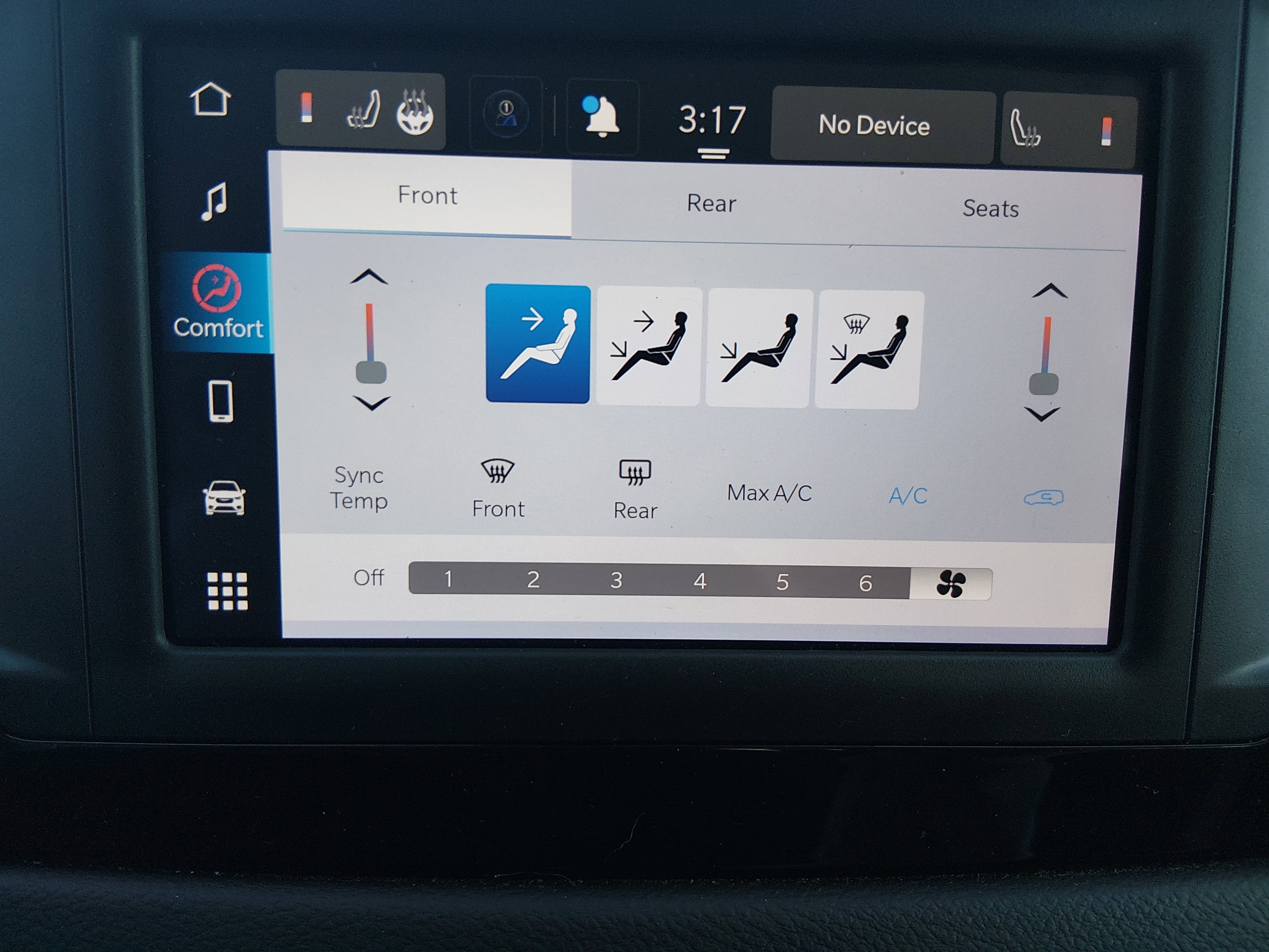 2023 Chrysler Voyager LX - Photo 18