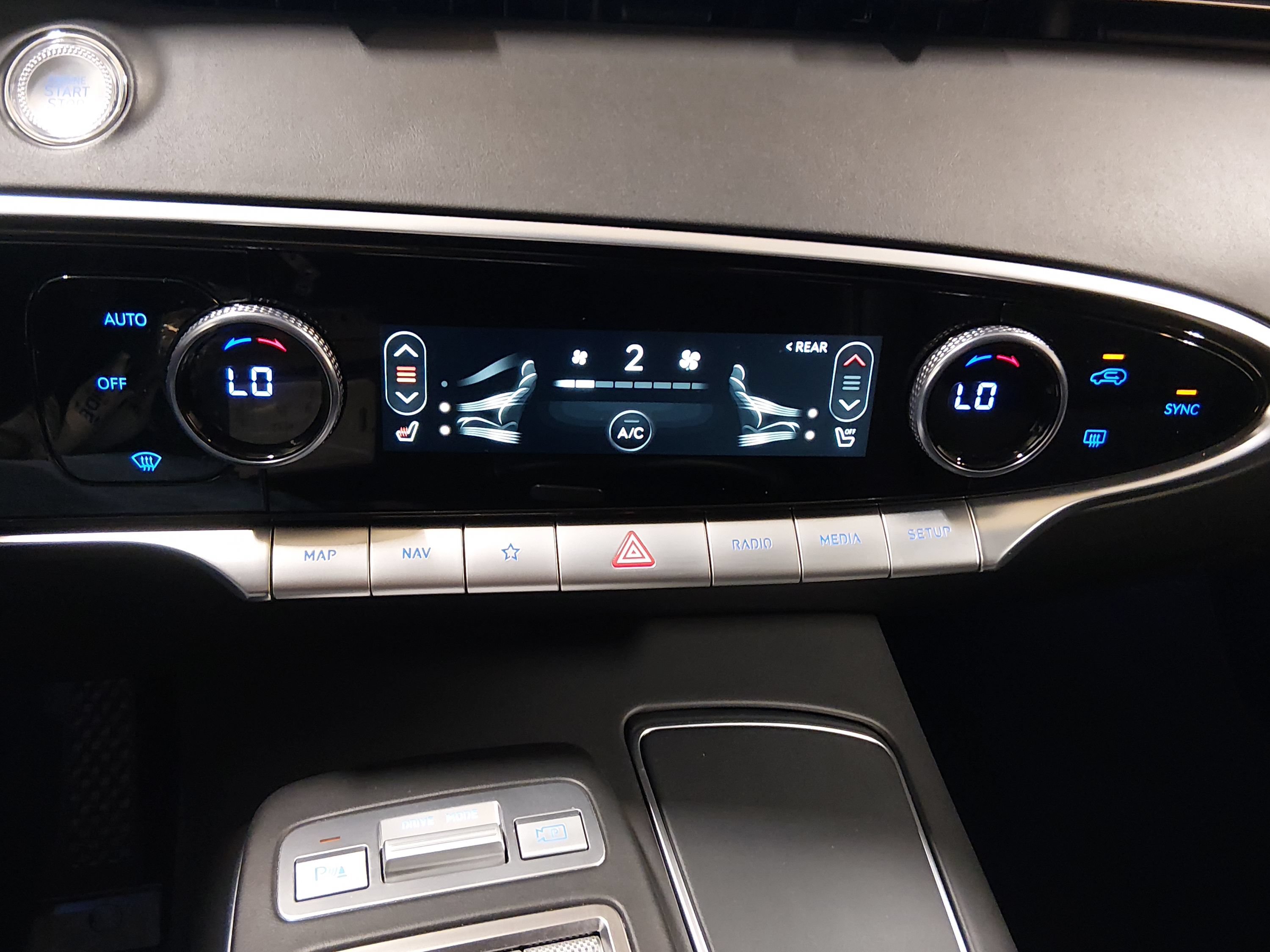 2025 GENESIS GV70 Standard - Photo 18