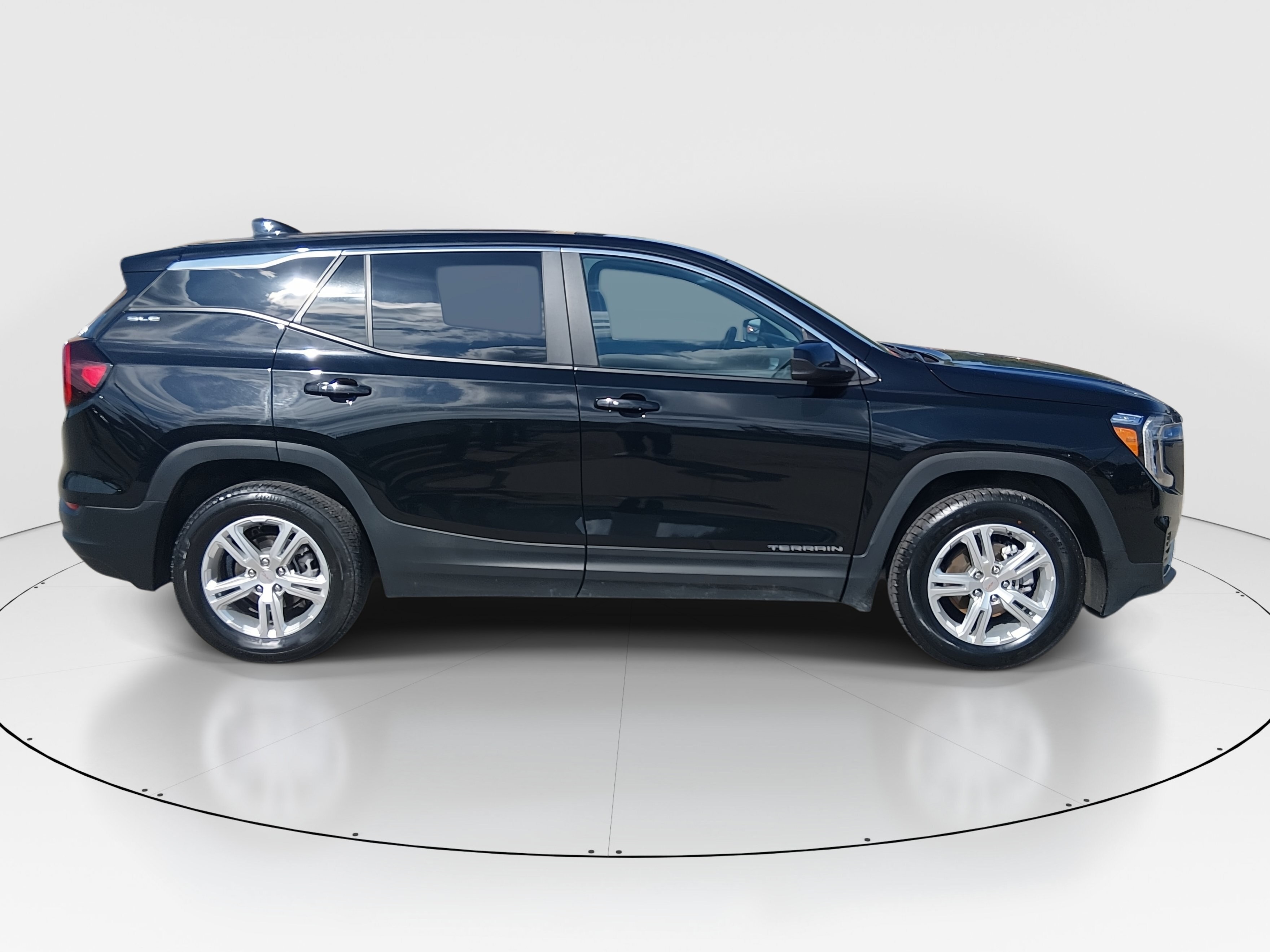 2024 GMC Terrain SLE - Photo 8