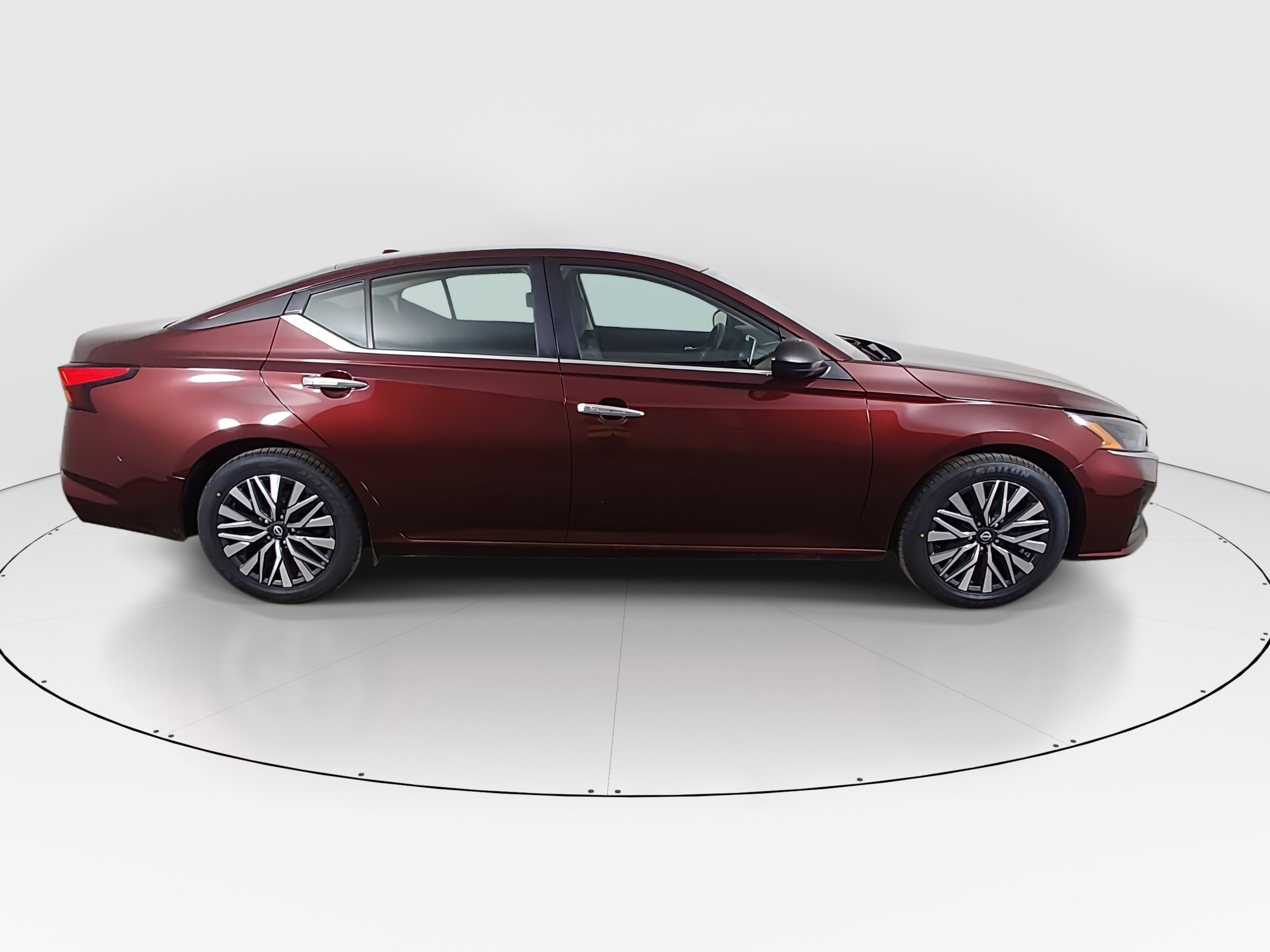 2024 Nissan Altima SV - Photo 8