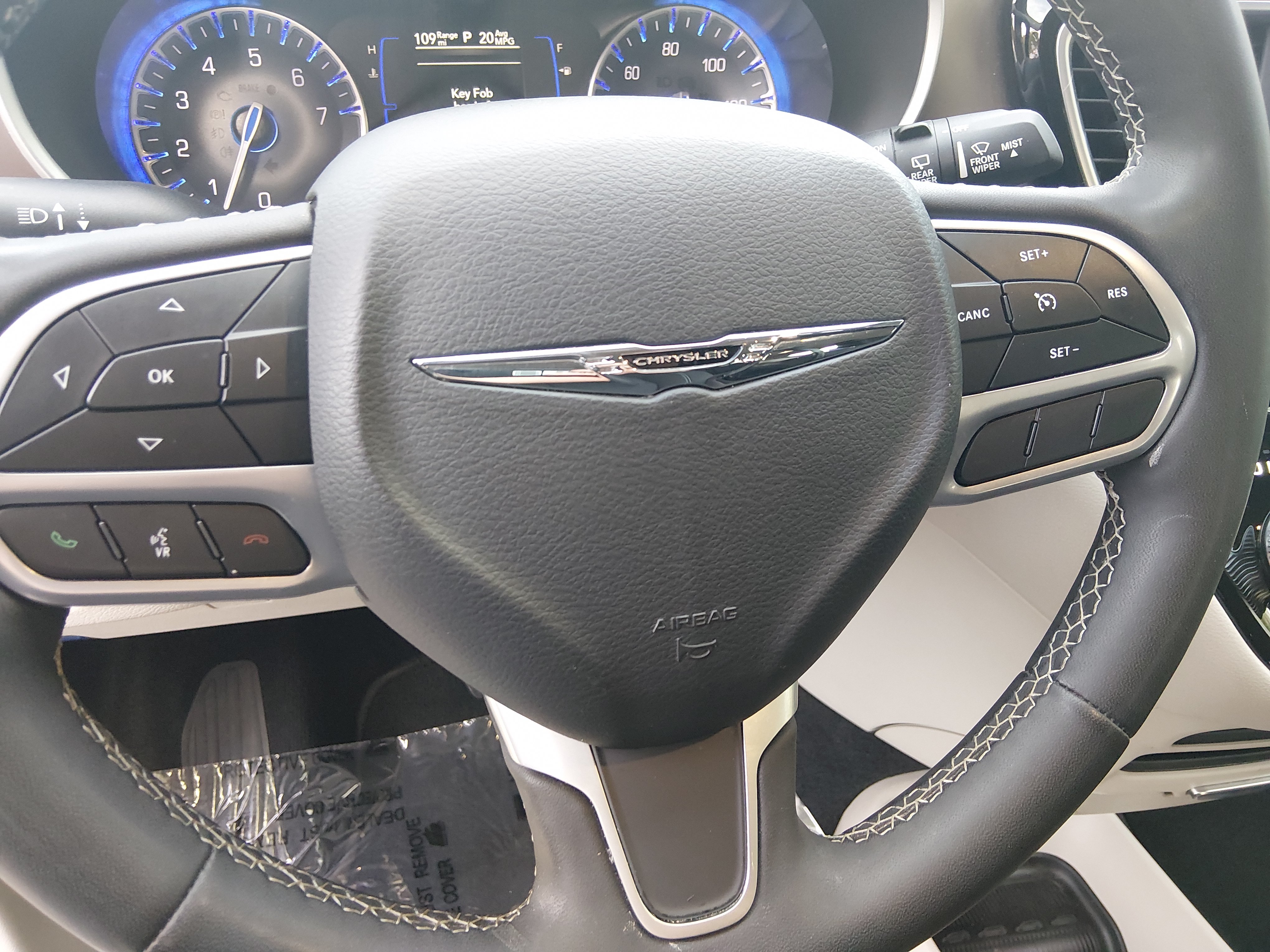 2023 Chrysler Voyager LX - Photo 12