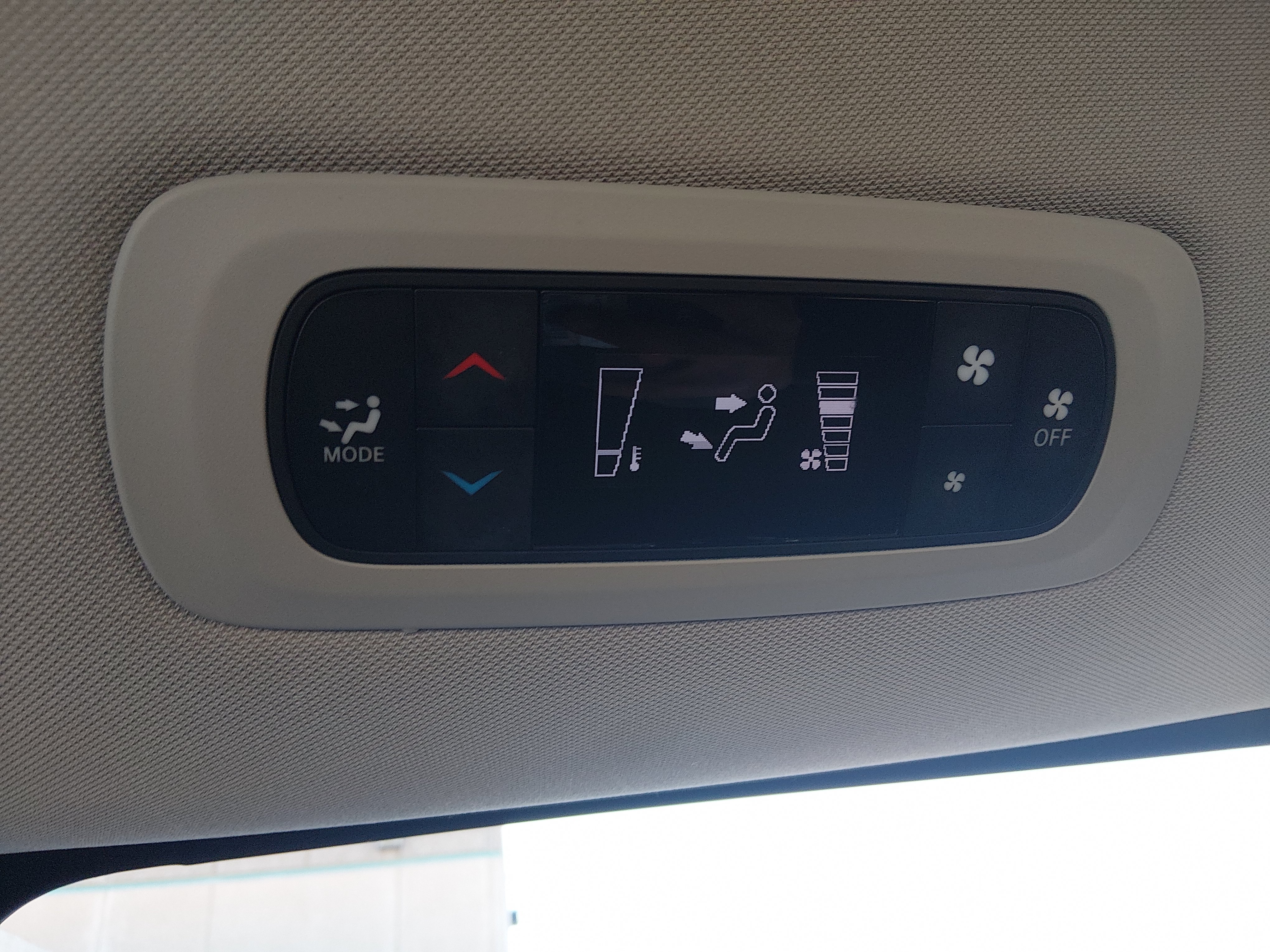 2023 Chrysler Voyager LX - Photo 21