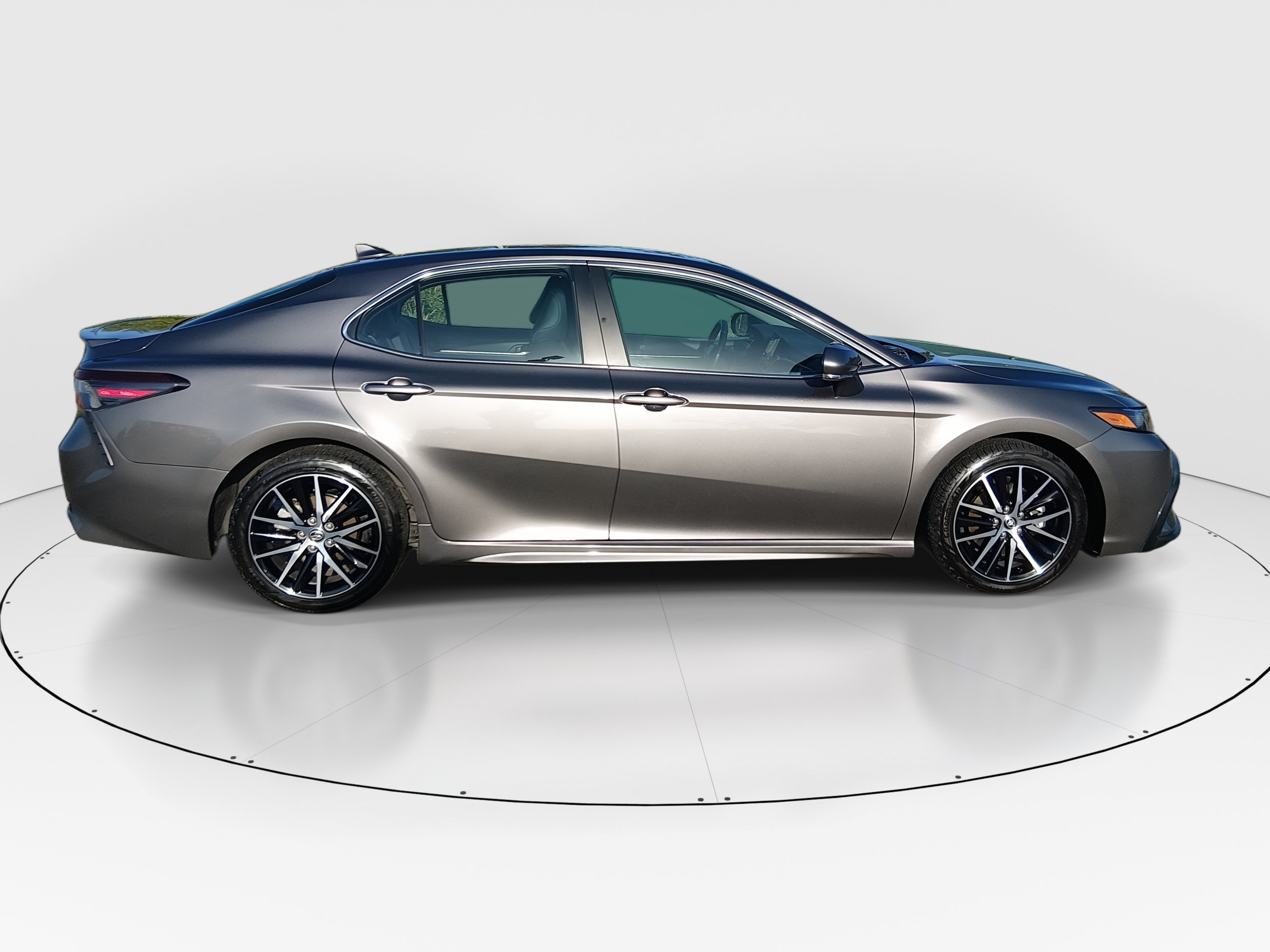 2024 Toyota Camry SE - Photo 8