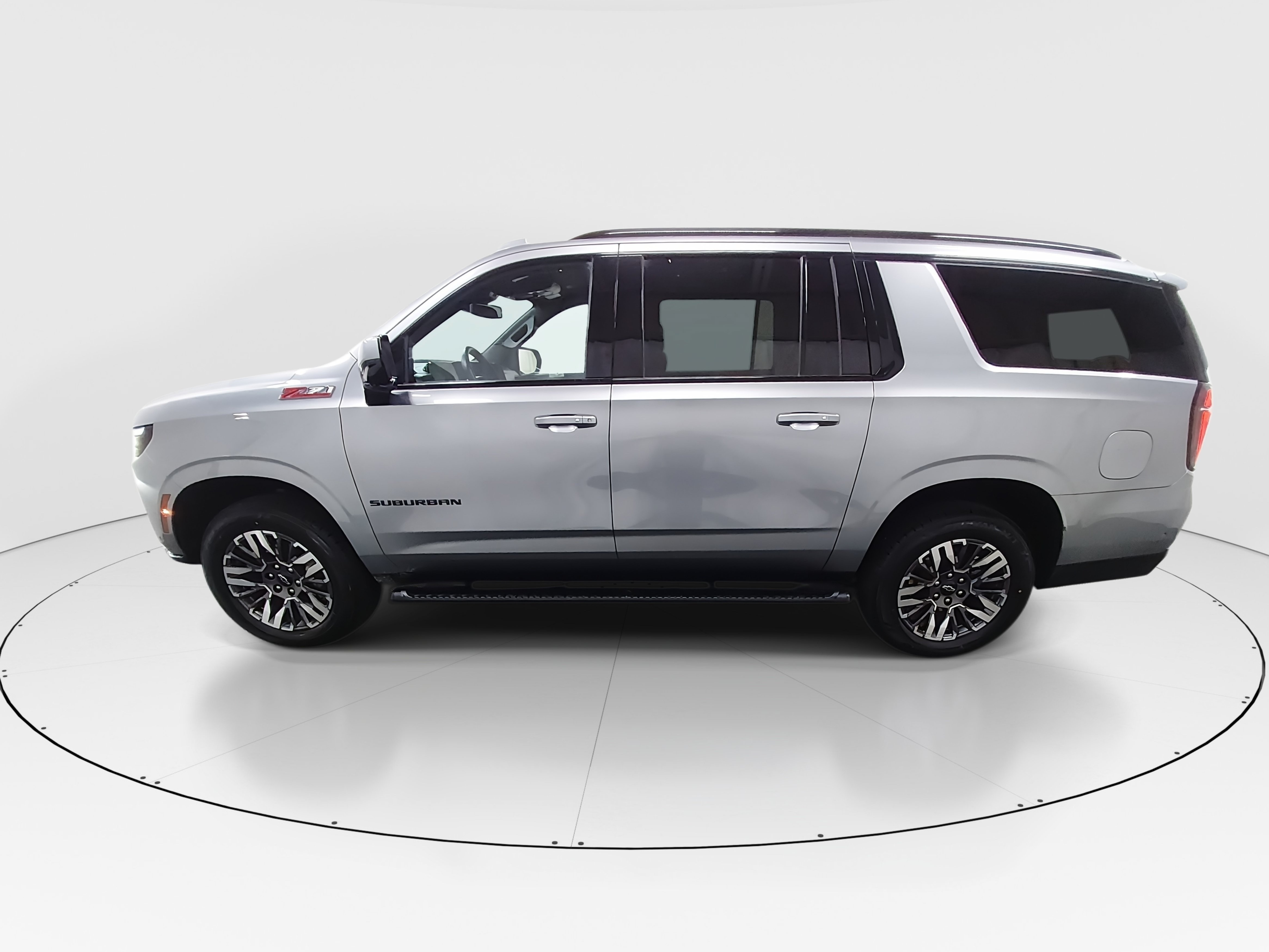 2025 Chevrolet Suburban Z71 - Photo 4