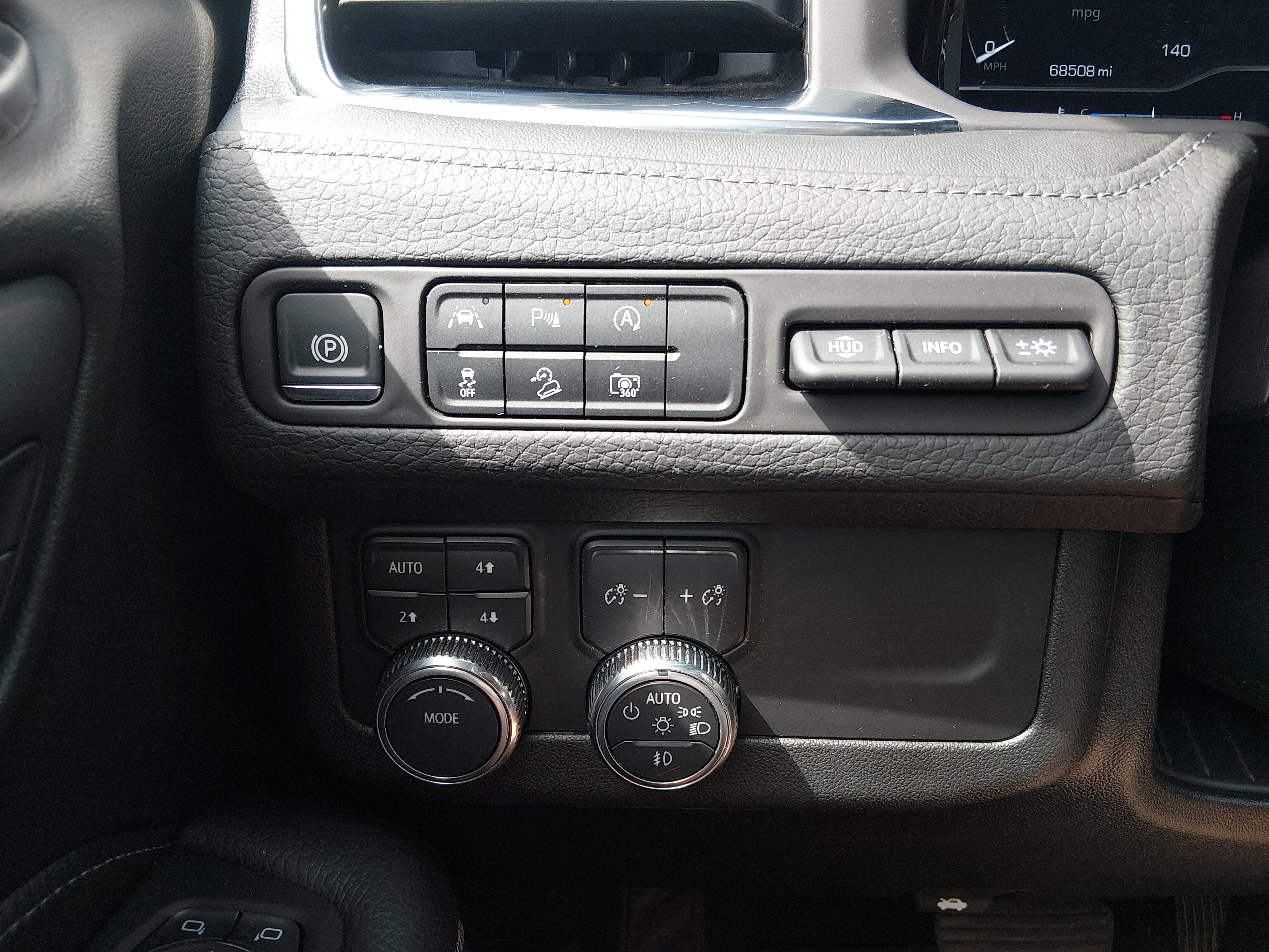 2024 GMC Yukon Denali - Photo 13