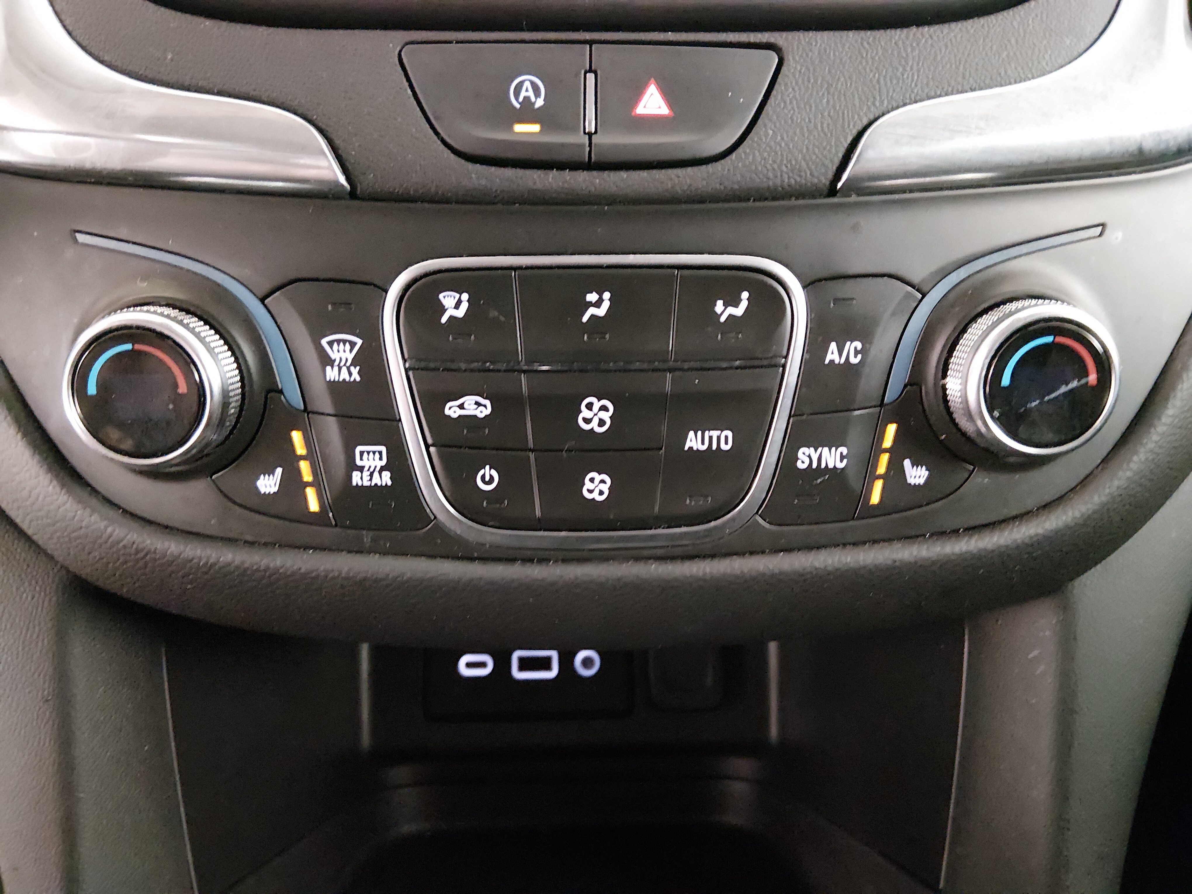 2024 Chevrolet Equinox LT - Photo 17
