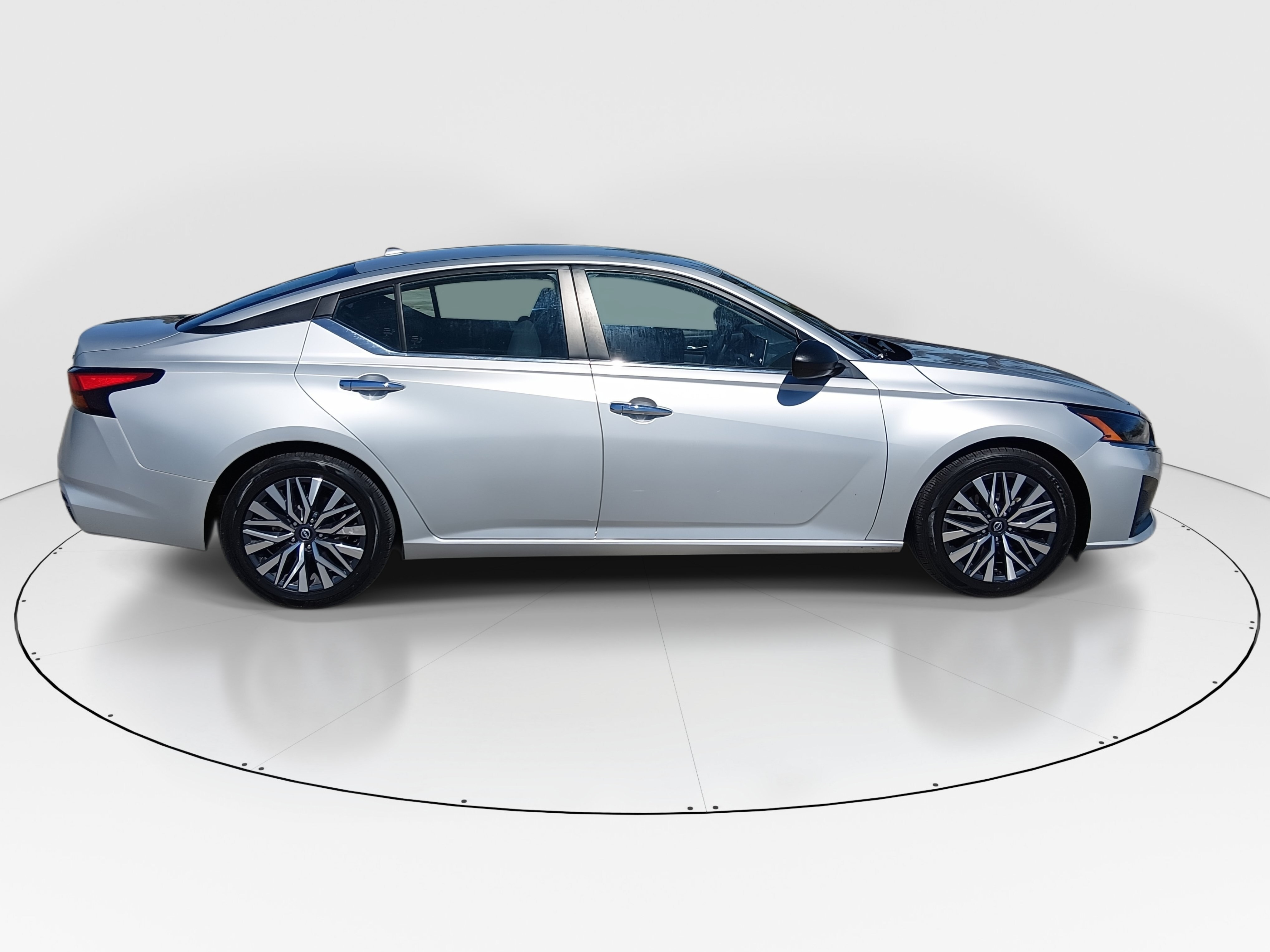 2024 Nissan Altima SV - Photo 8