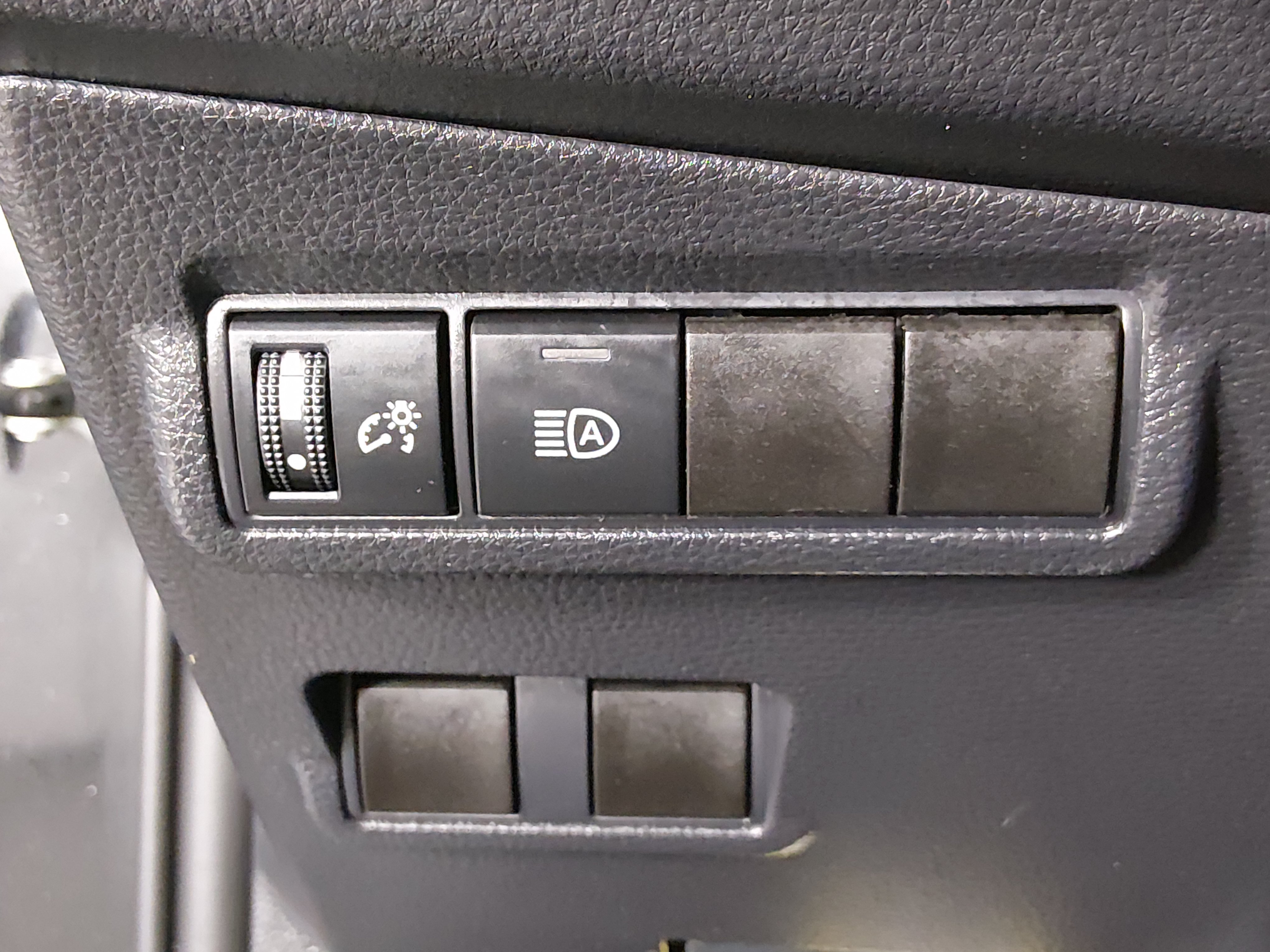2025 Toyota Corolla Cross XLE - Photo 13