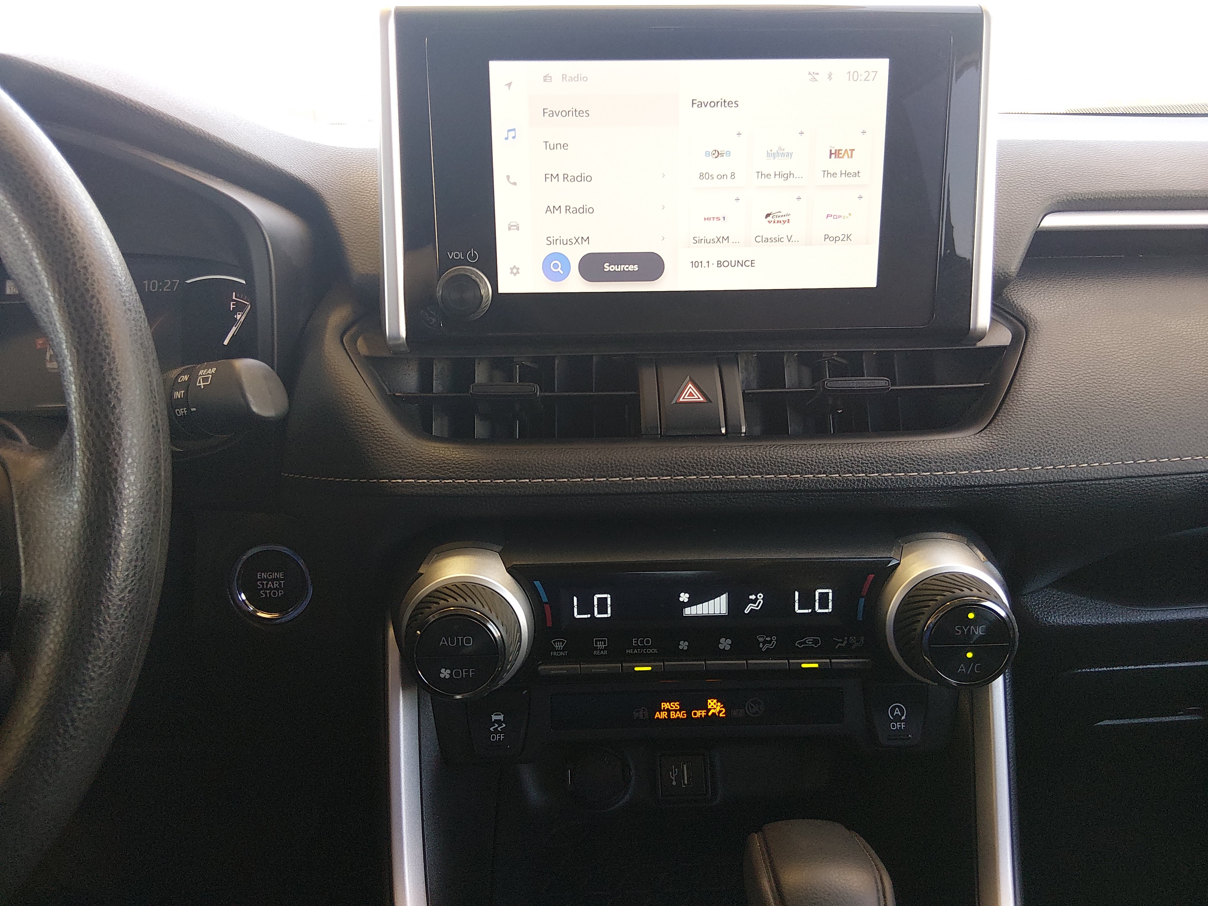 2025 Toyota RAV4 XLE - Photo 20