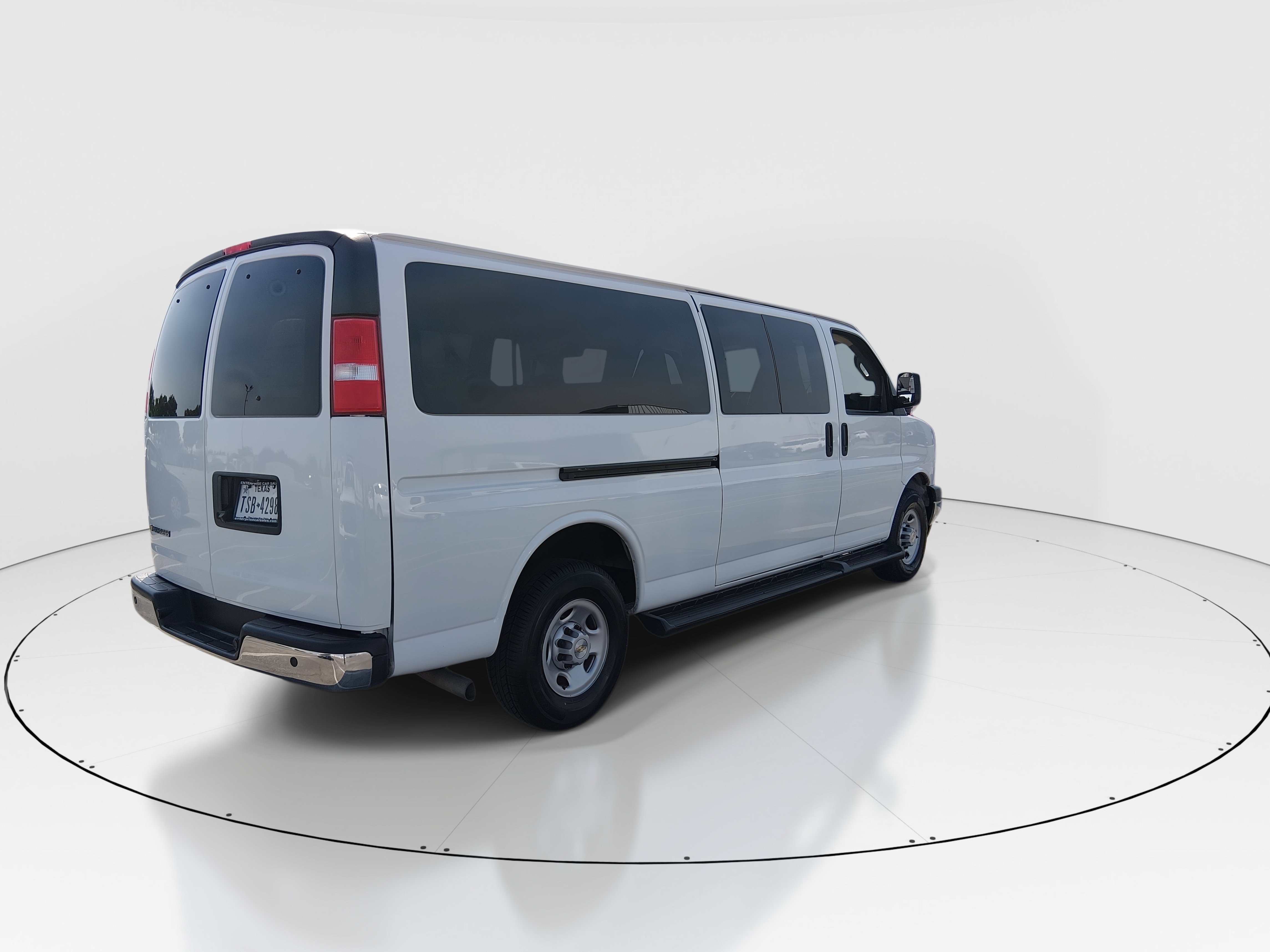 2023 Chevrolet Express Passenger LT - Photo 7