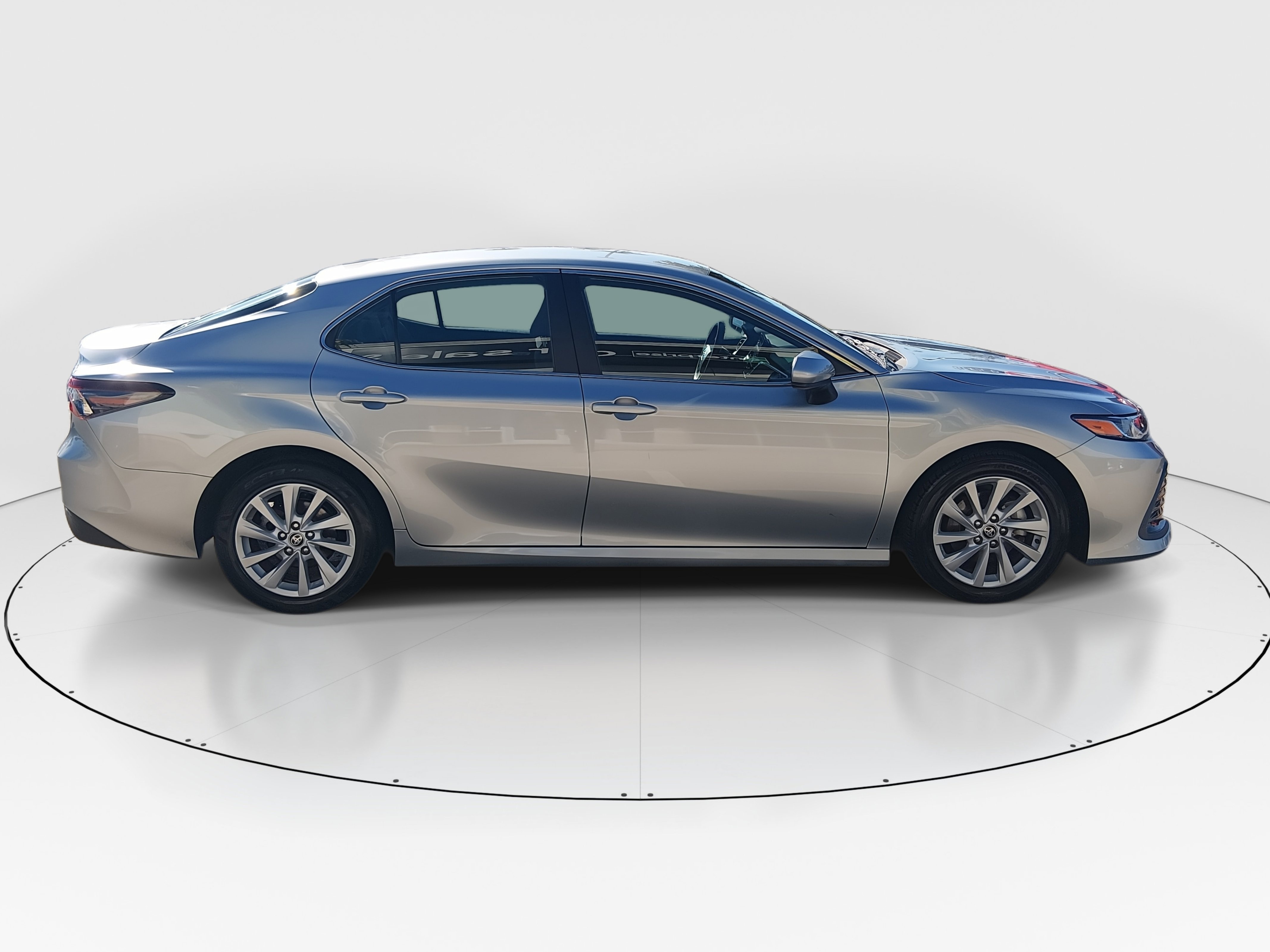 2024 Toyota Camry LE - Photo 8