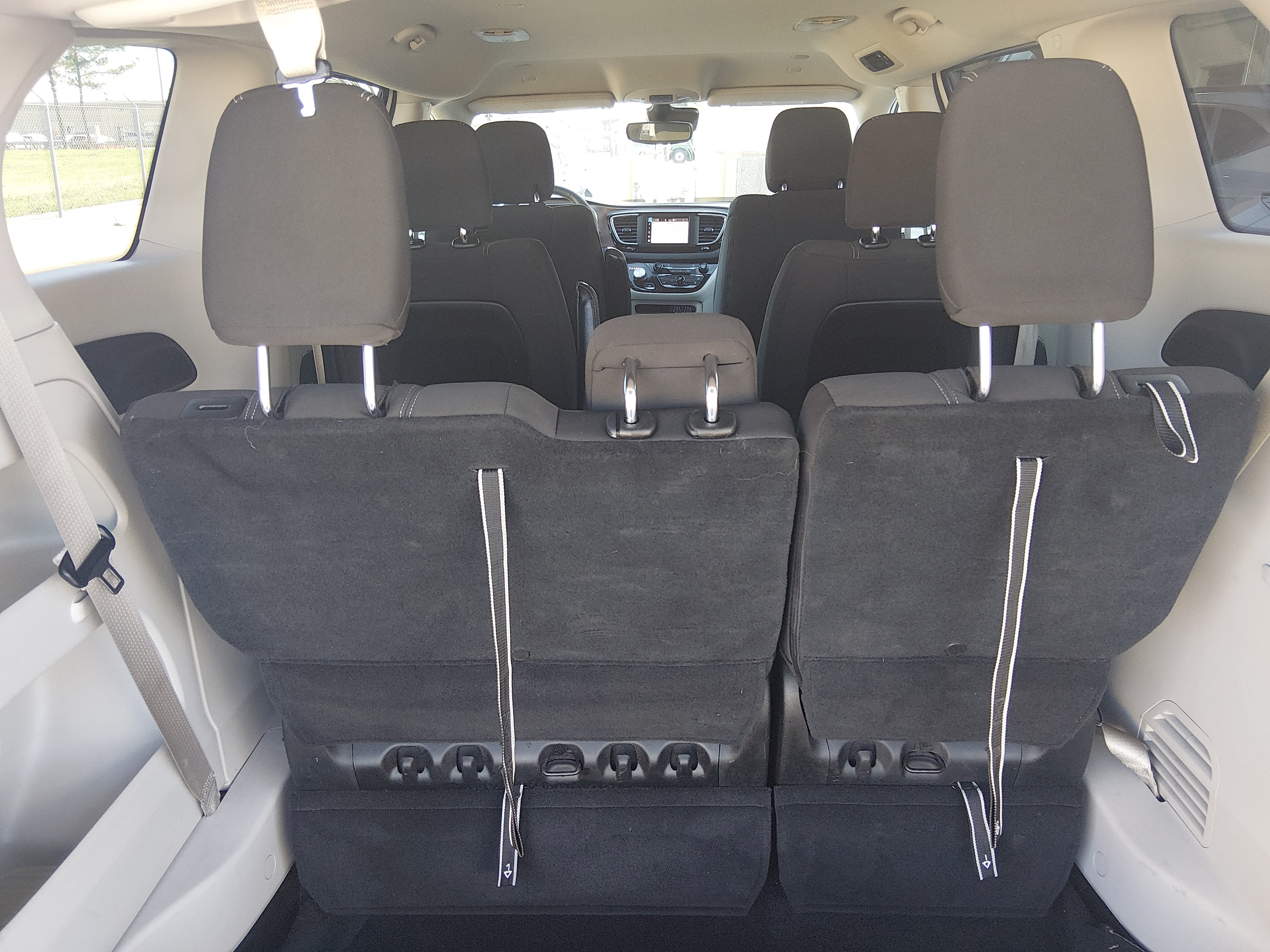 2023 Chrysler Voyager LX - Photo 11