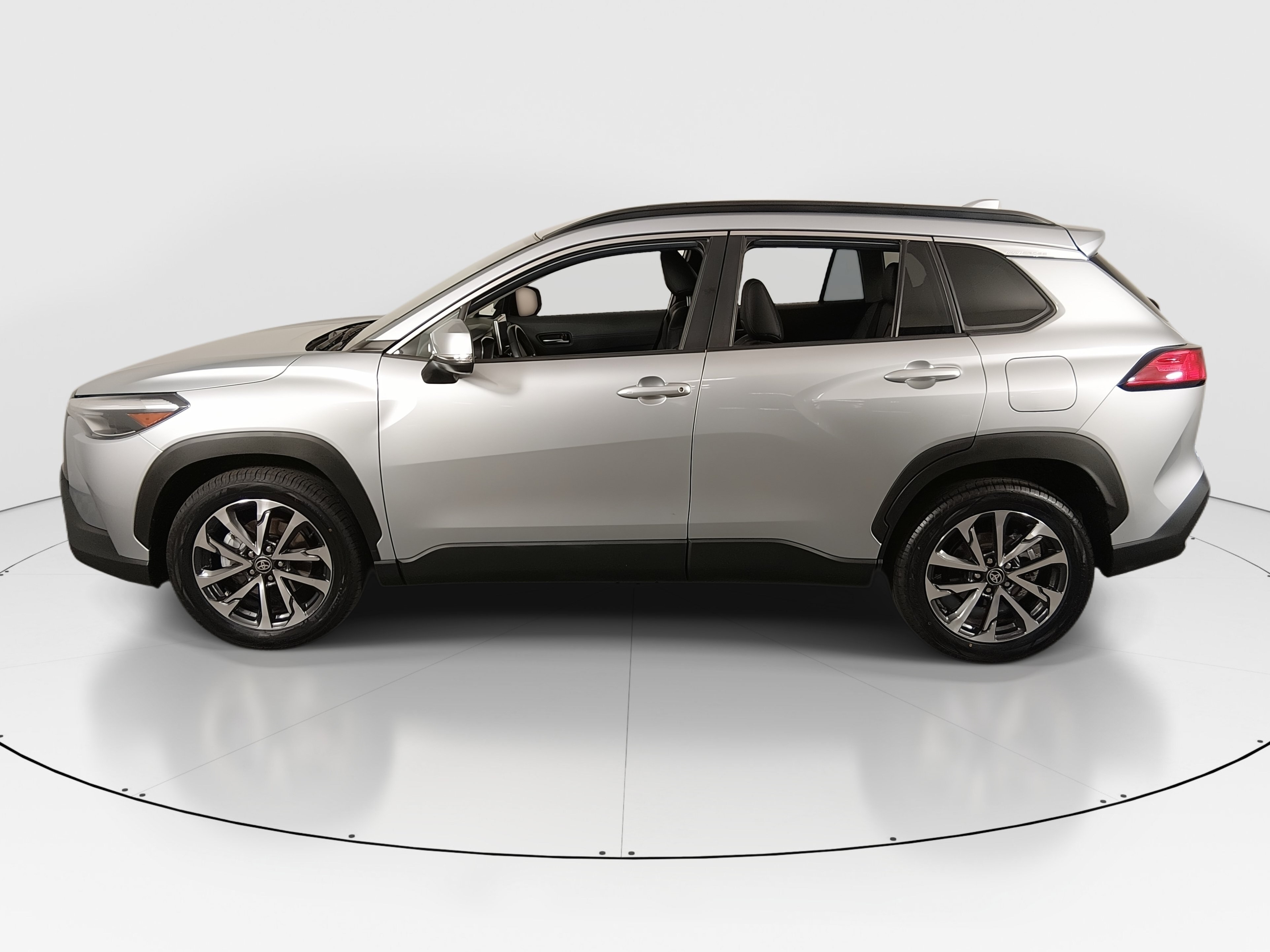 2023 Toyota Corolla Cross XLE - Photo 4
