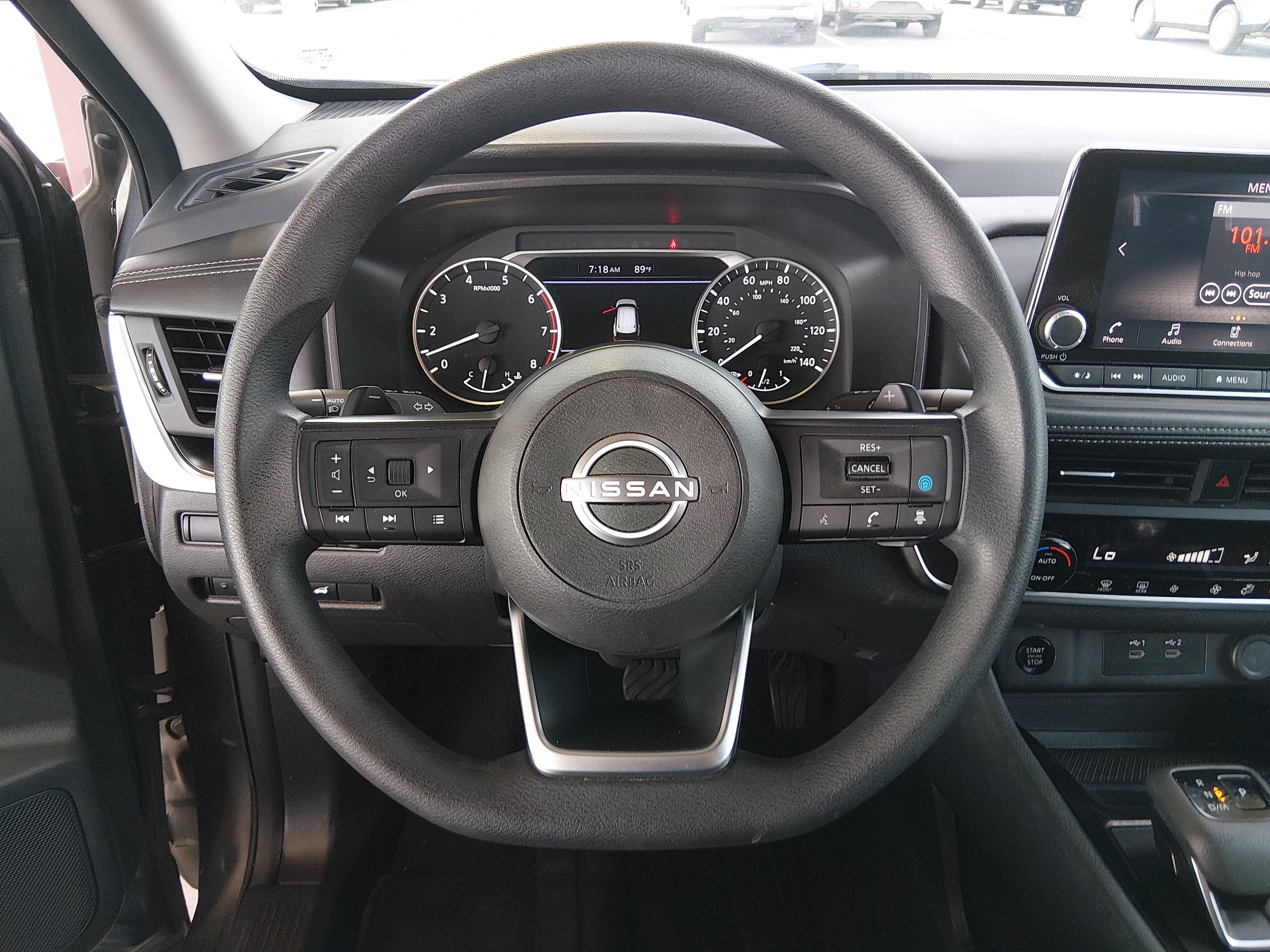 2024 Nissan Rogue SV - Photo 12