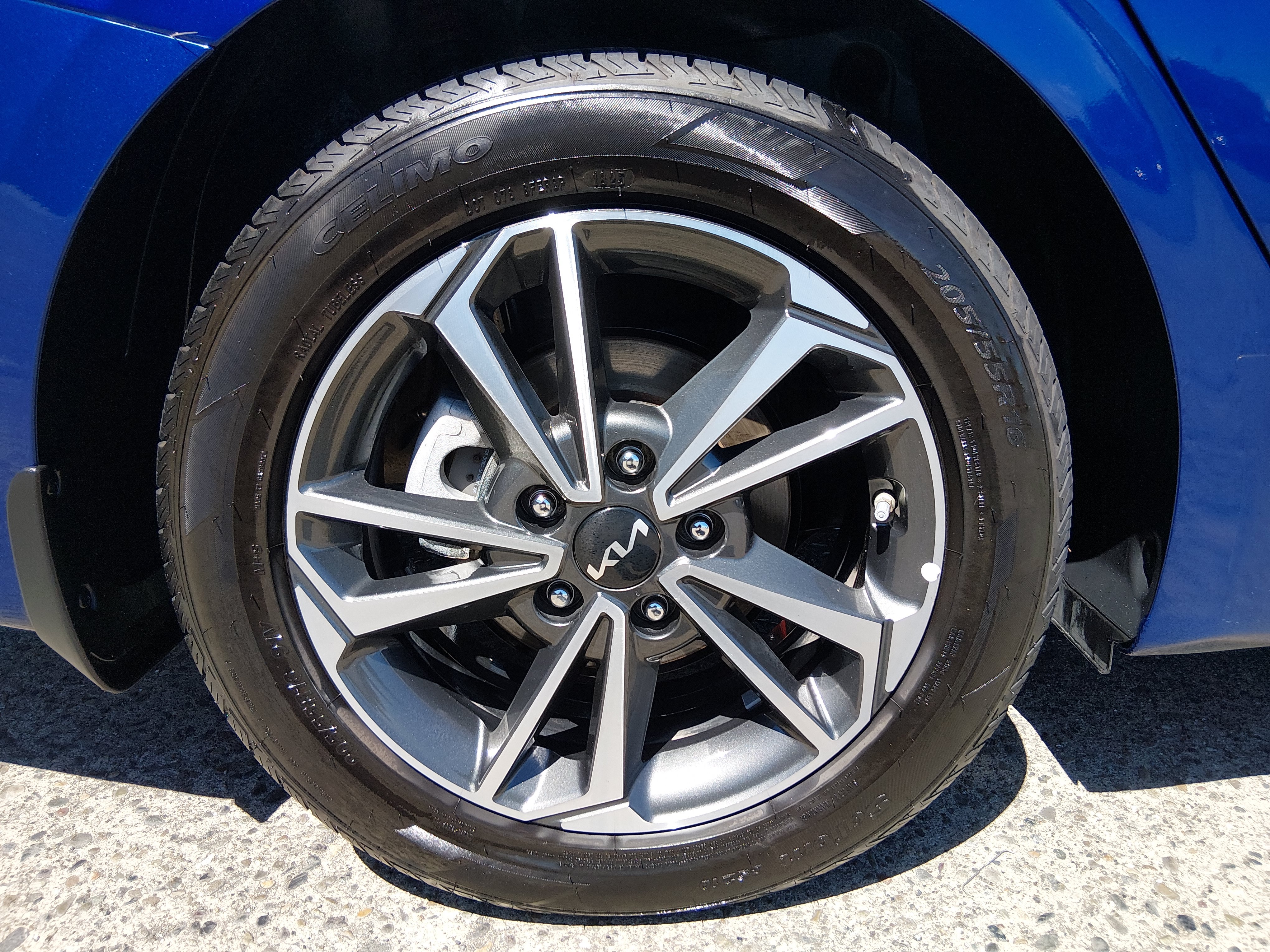2024 Kia Forte LXS - Photo 10